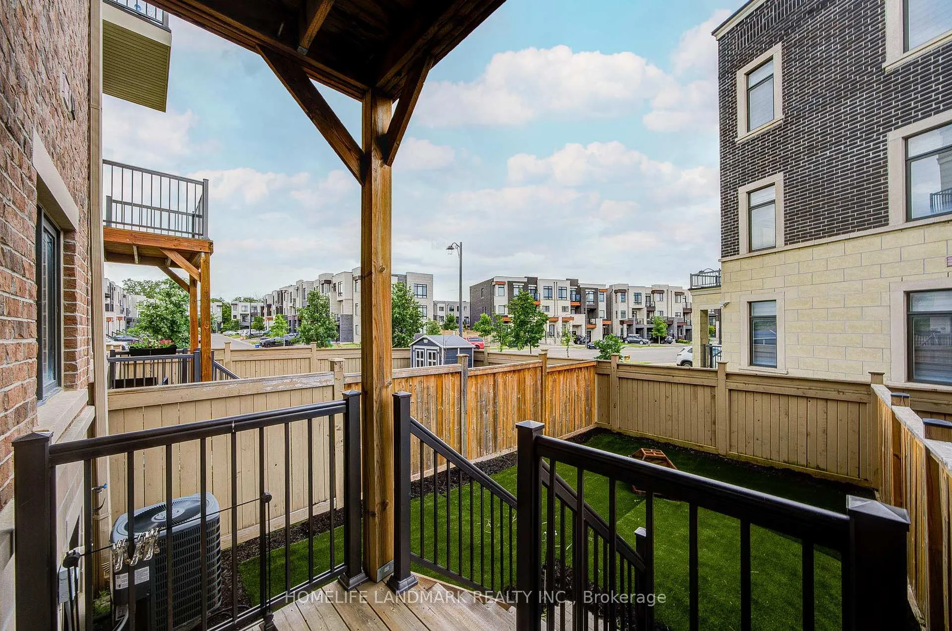 Photo 45 of 5 Arianna Crescent, Vaughan, Patterson — HOMEH