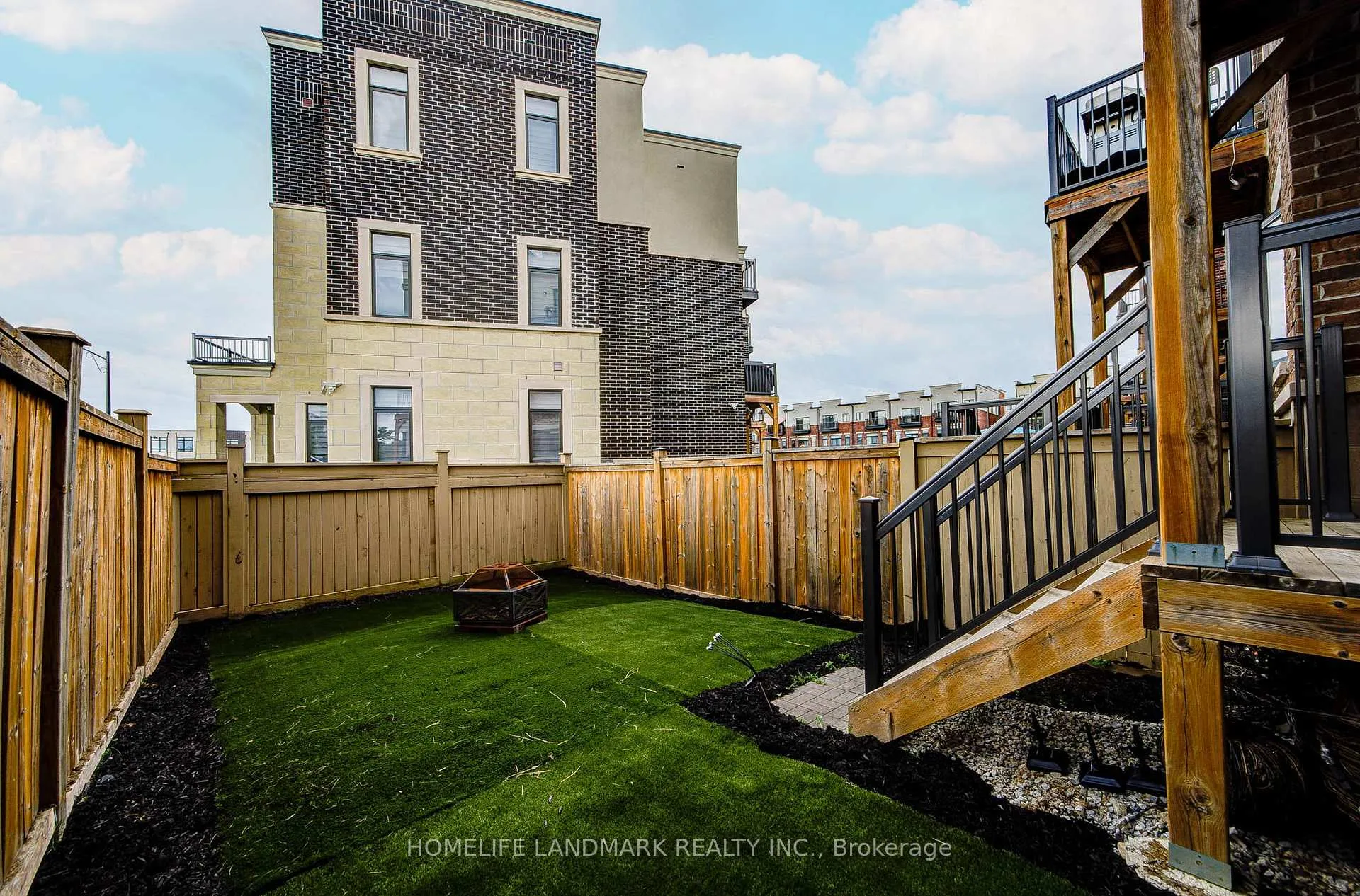 Photo 46 of 5 Arianna Crescent, Vaughan, Patterson — HOMEH