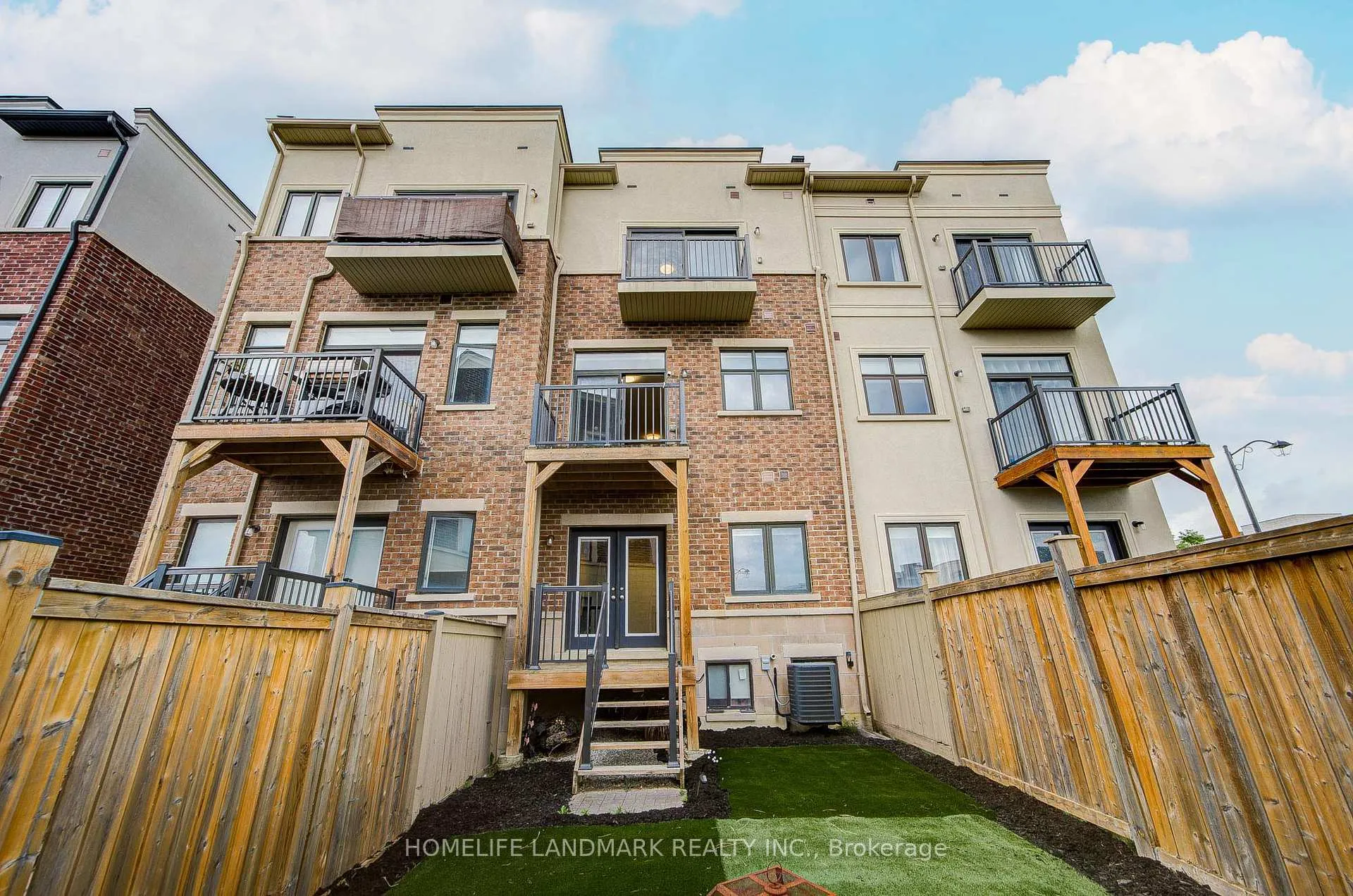 Photo 48 of 5 Arianna Crescent, Vaughan, Patterson — HOMEH