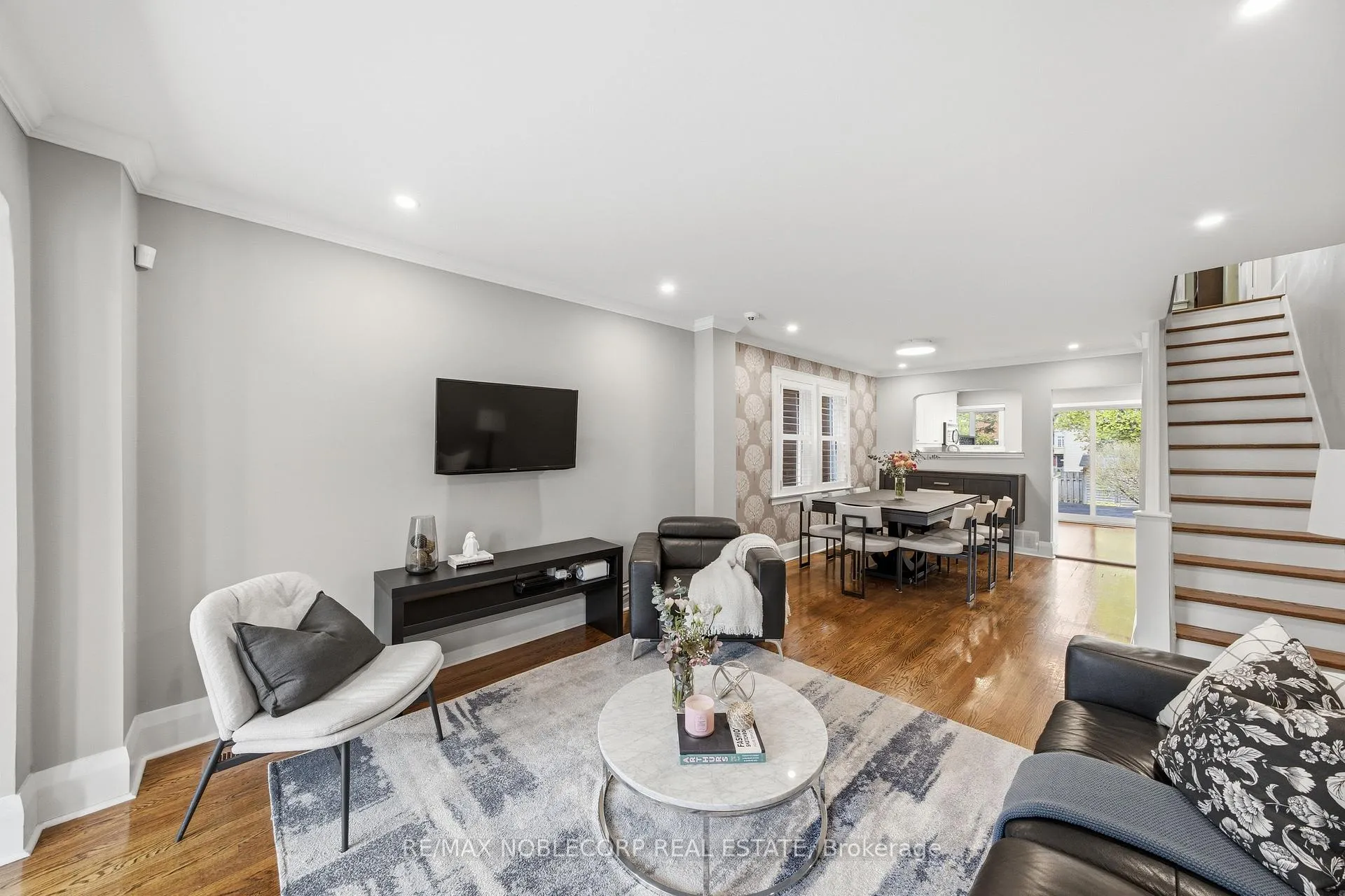 Photo 6 of 144B Roslin Avenue, Toronto, Lawrence Park North — HOMEH