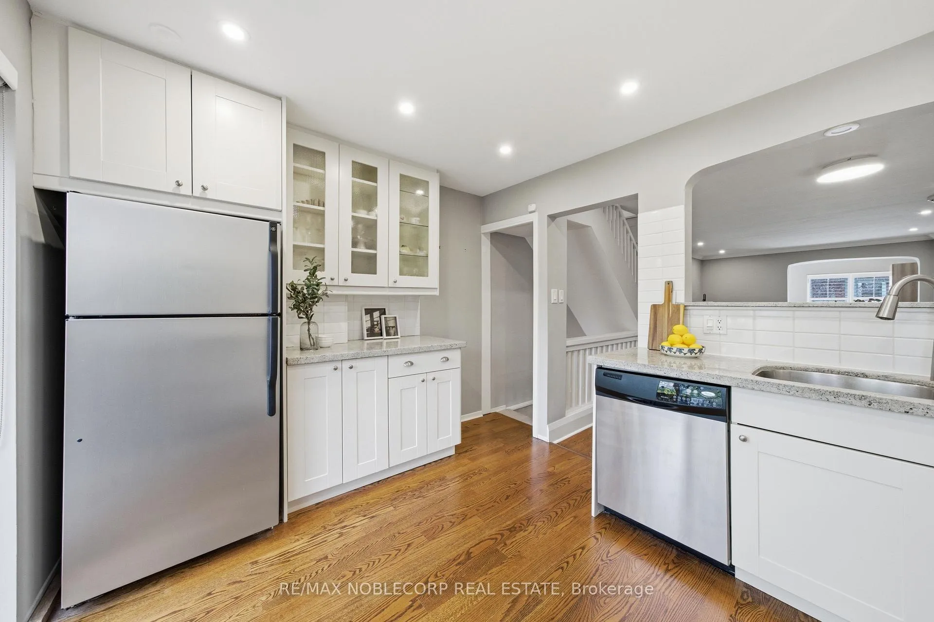 Photo 11 of 144B Roslin Avenue, Toronto, Lawrence Park North — HOMEH
