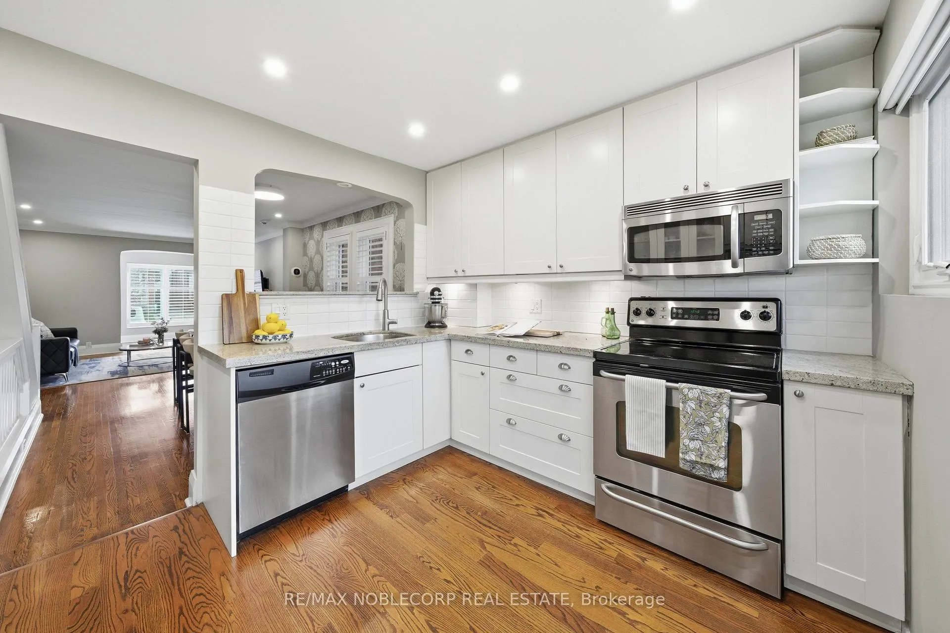 Photo 12 of 144B Roslin Avenue, Toronto, Lawrence Park North — HOMEH