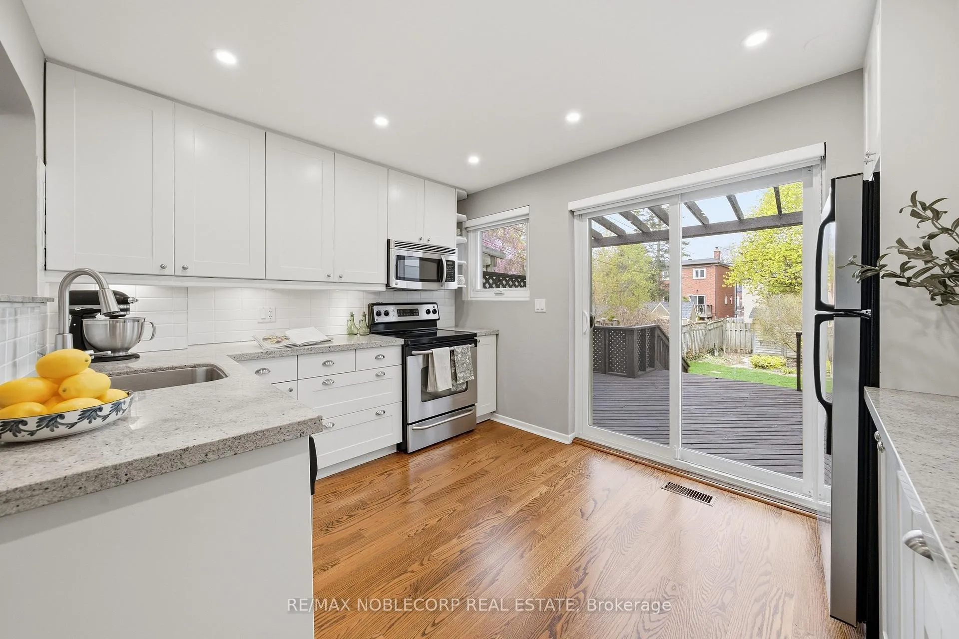Photo 13 of 144B Roslin Avenue, Toronto, Lawrence Park North — HOMEH