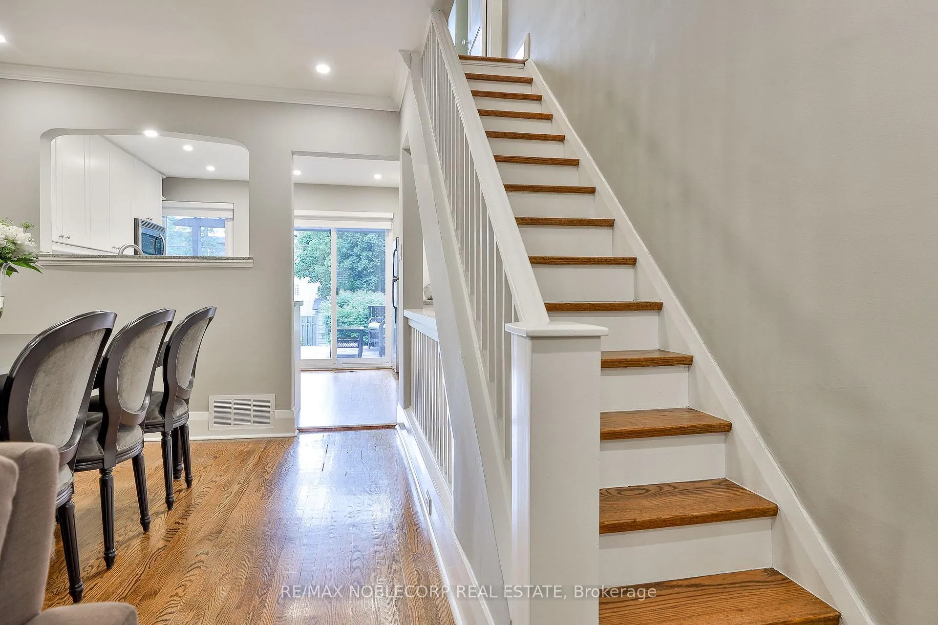 Photo 14 of 144B Roslin Avenue, Toronto, Lawrence Park North — HOMEH