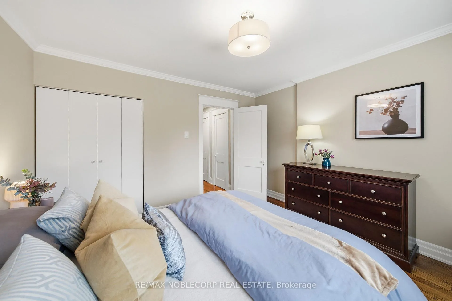 Photo 17 of 144B Roslin Avenue, Toronto, Lawrence Park North — HOMEH