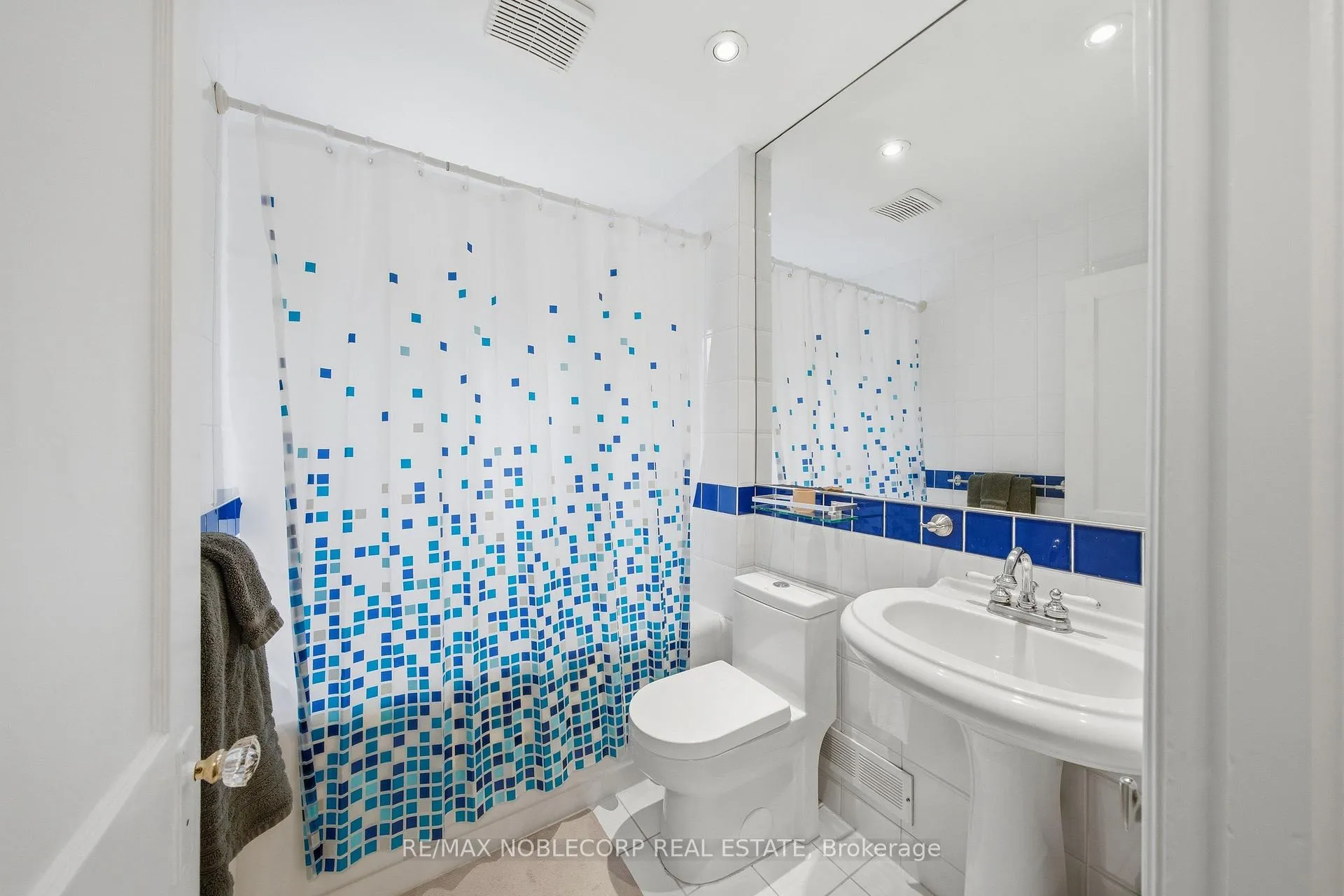 Photo 19 of 144B Roslin Avenue, Toronto, Lawrence Park North — HOMEH