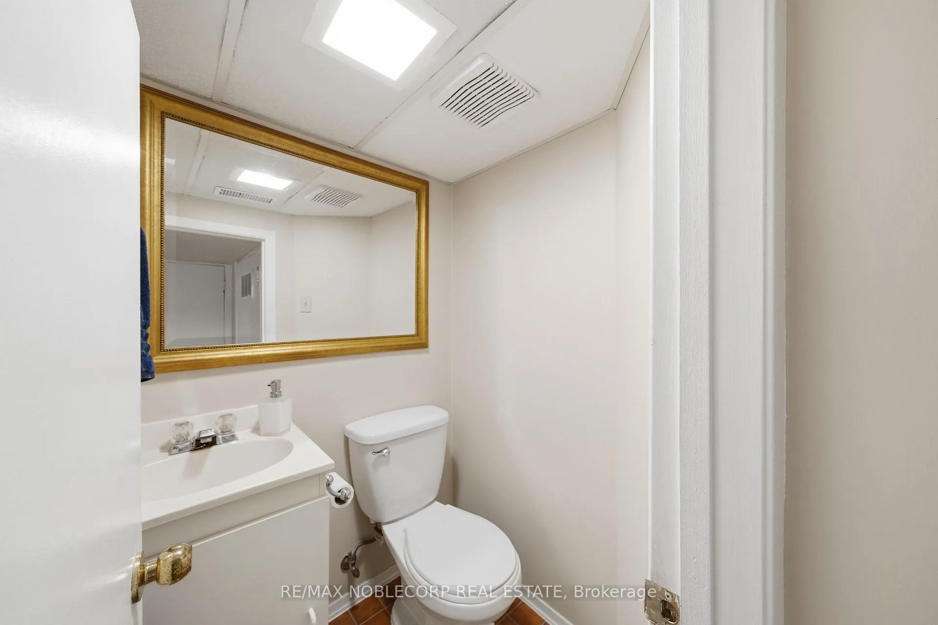 Photo 23 of 144B Roslin Avenue, Toronto, Lawrence Park North — HOMEH