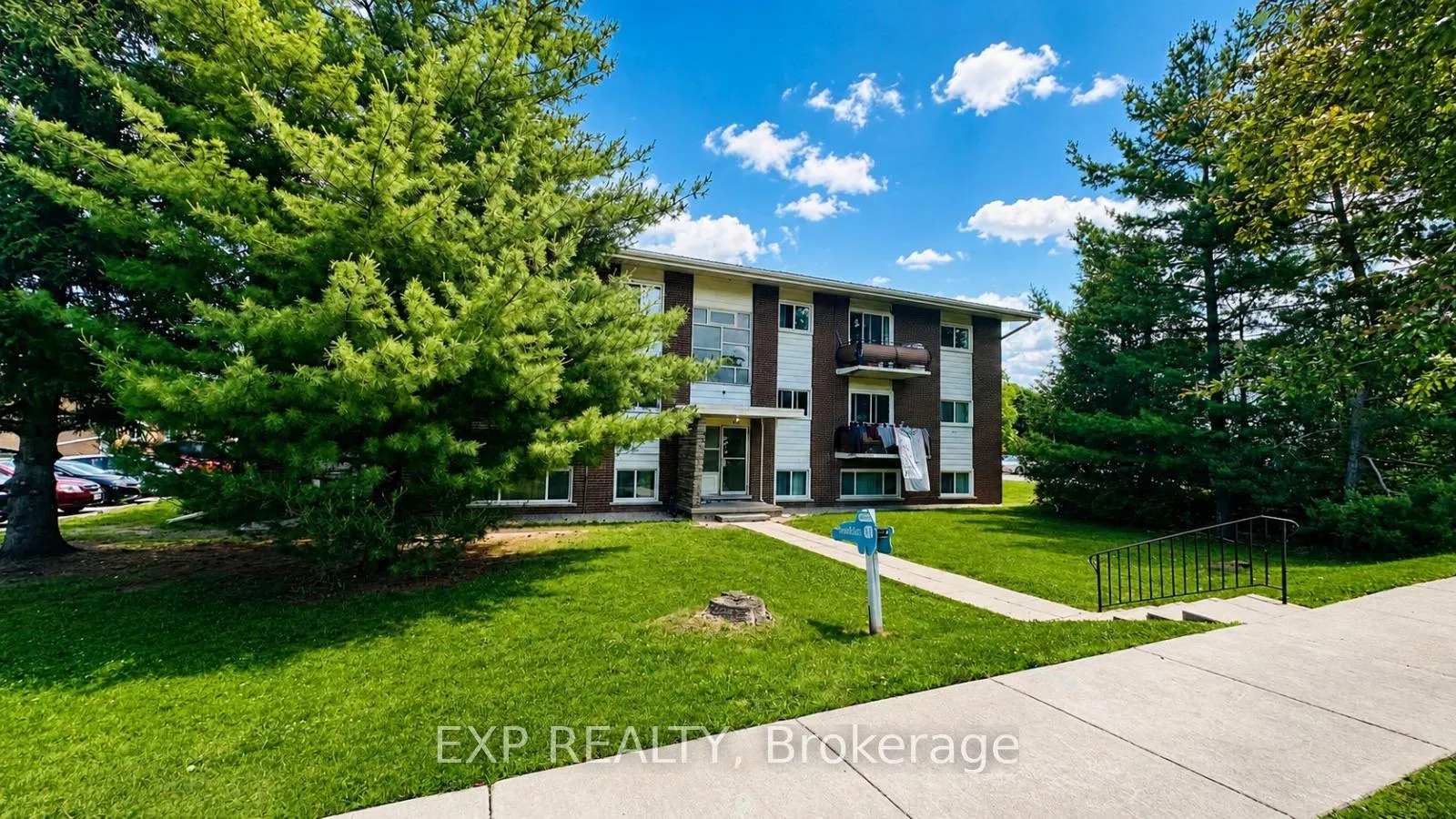 Photo 2 of Unit 2, 428 Barrie Place, Waterloo, Lakeshore Village — HOMEH