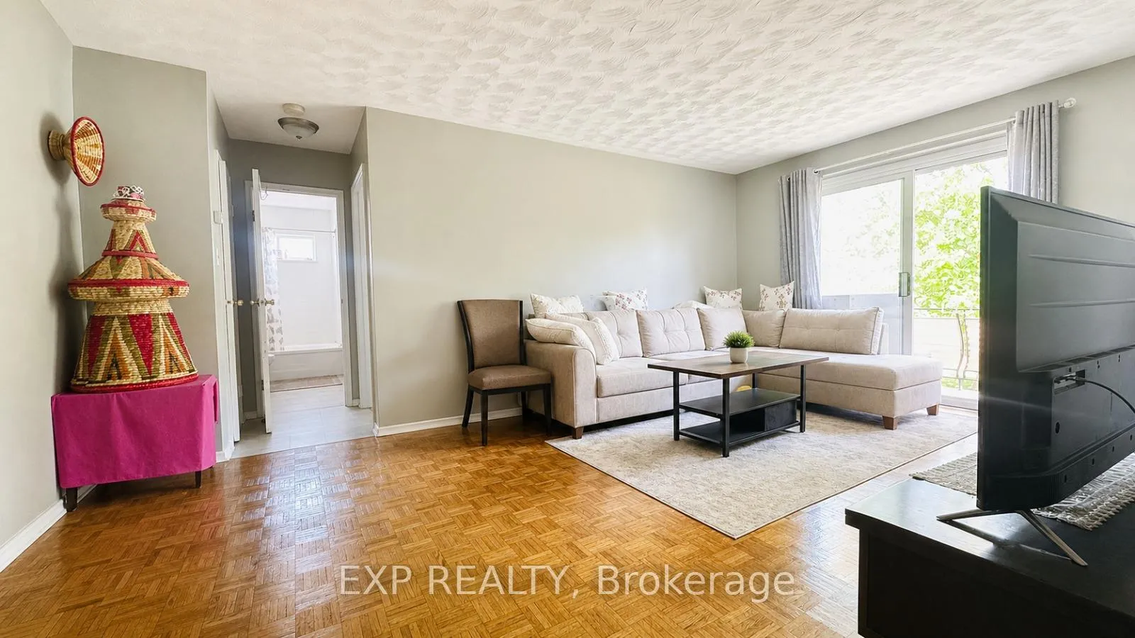 Photo 5 of Unit 2, 428 Barrie Place, Waterloo, Lakeshore Village — HOMEH