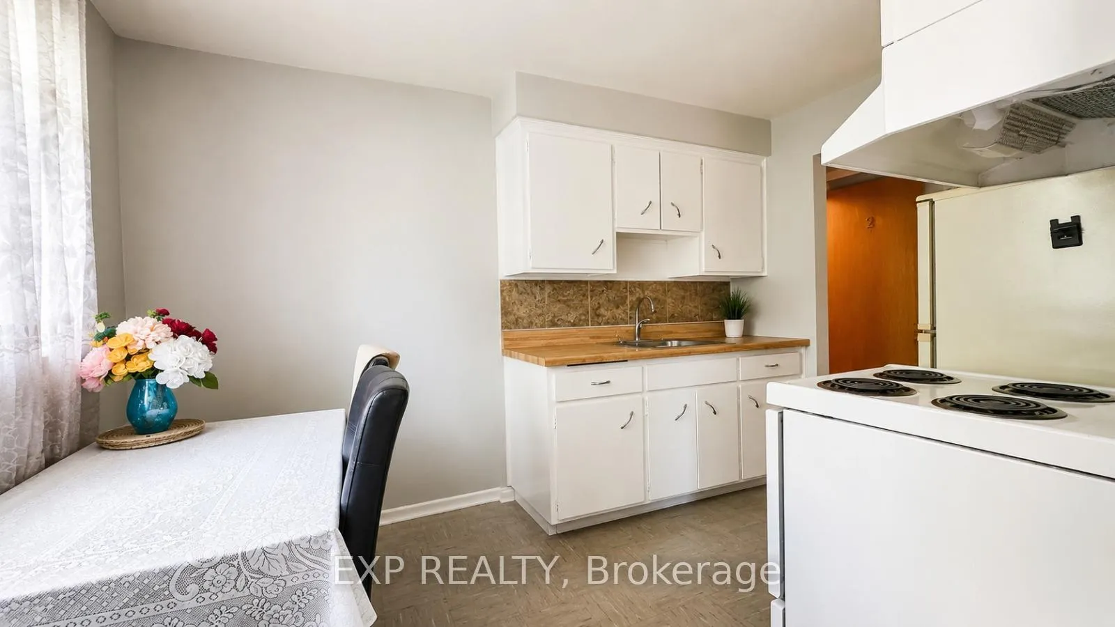 Photo 7 of Unit 2, 428 Barrie Place, Waterloo, Lakeshore Village — HOMEH