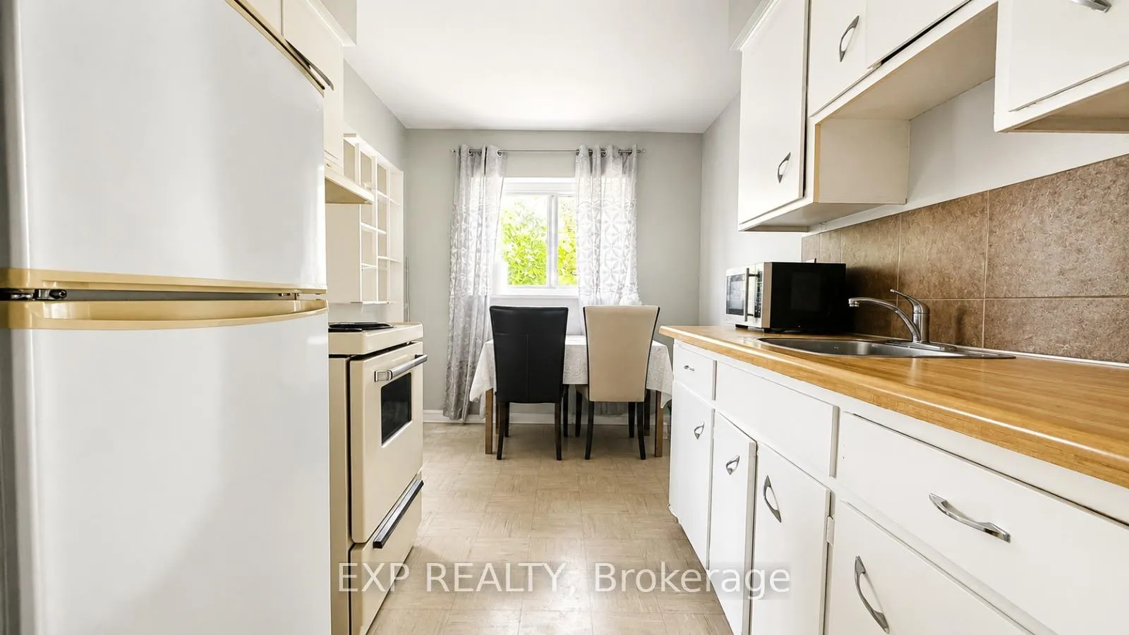 Photo 8 of Unit 2, 428 Barrie Place, Waterloo, Lakeshore Village — HOMEH