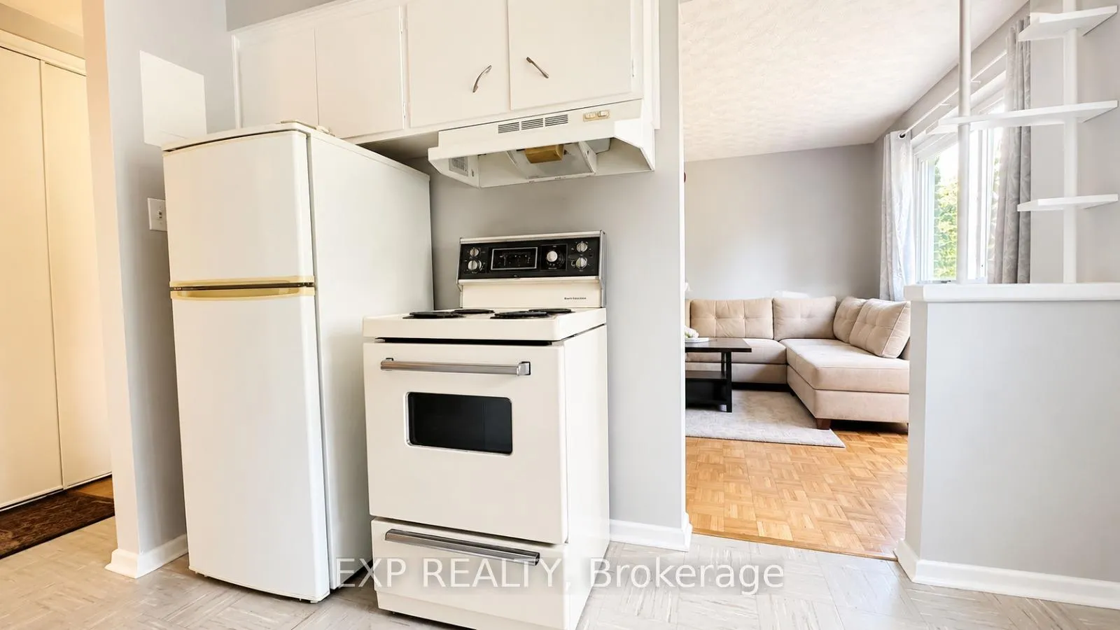 Photo 10 of Unit 2, 428 Barrie Place, Waterloo, Lakeshore Village — HOMEH