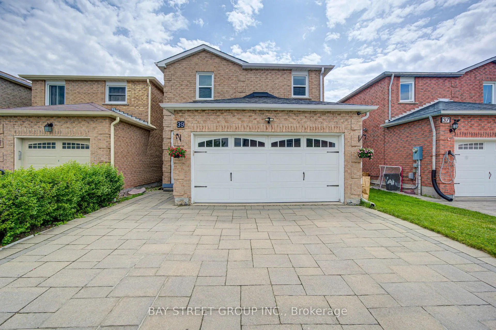 Photo 2 of 39 Ketchum Crescent, Markham, Middlefield — HOMEH