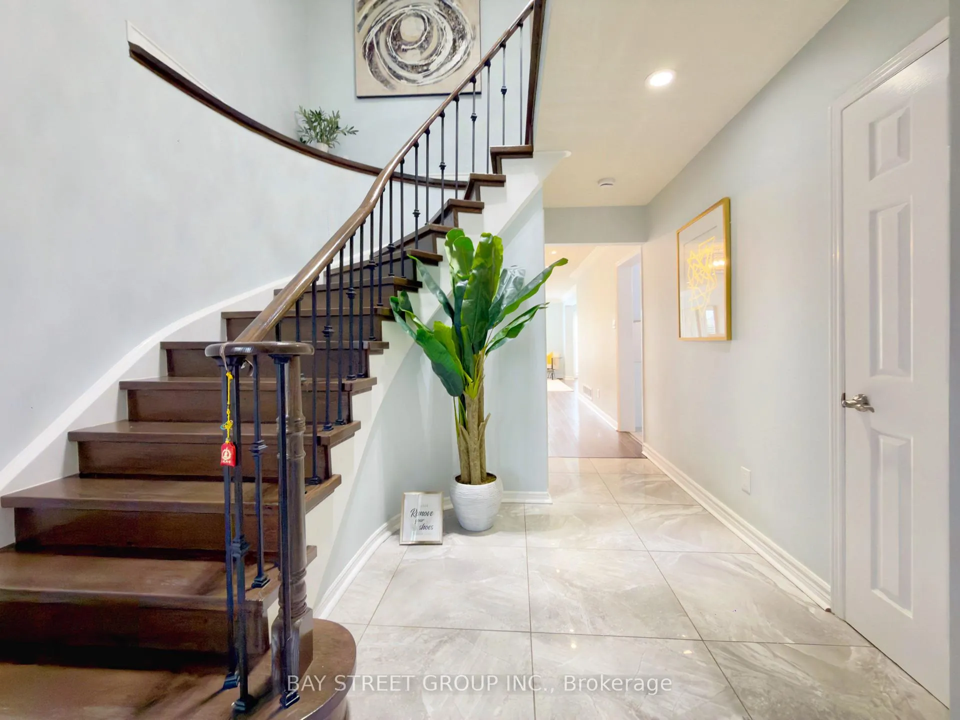 Photo 4 of 39 Ketchum Crescent, Markham, Middlefield — HOMEH