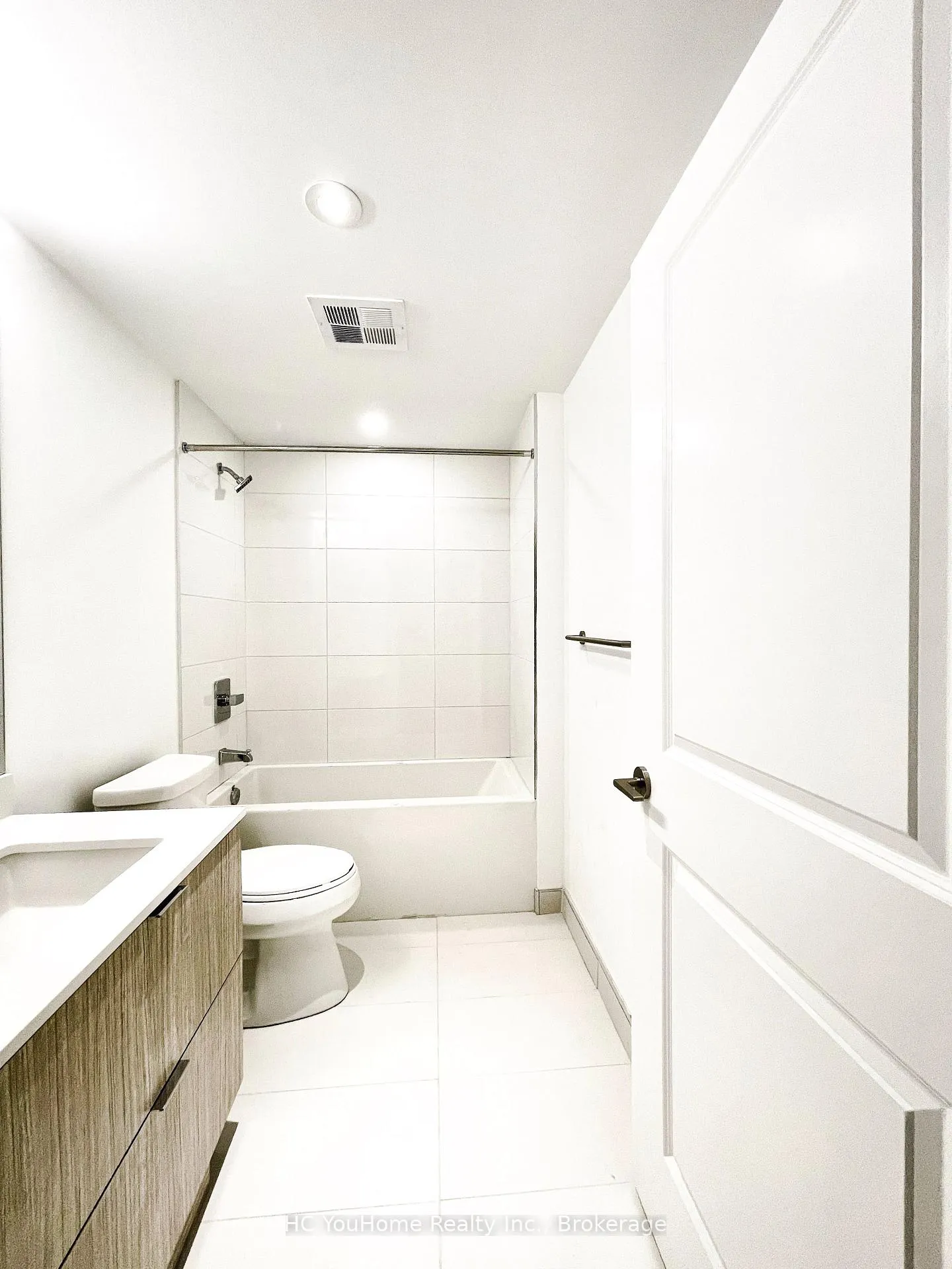 Photo 3 of Unit 4101, 395 Bloor Street E, Toronto, North St. James Town — HOMEH