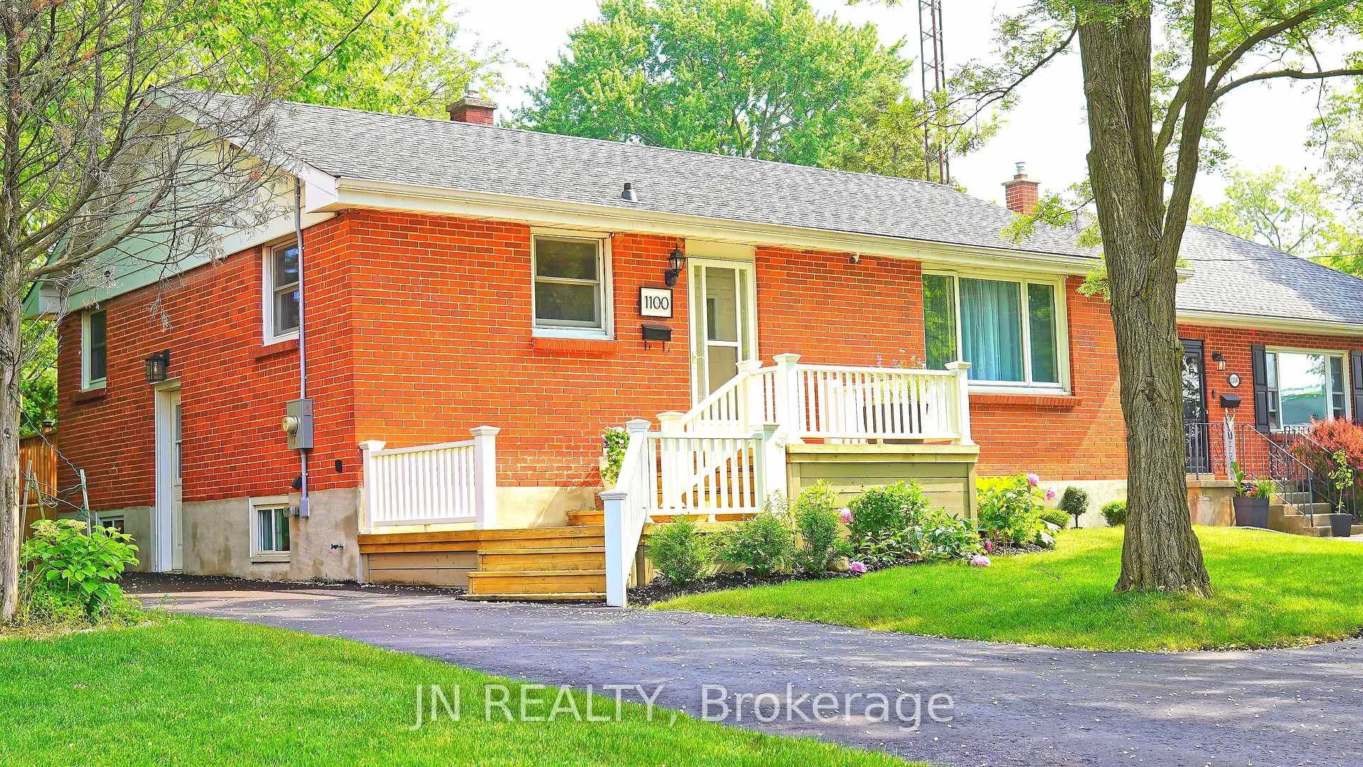 Photo of 1100 Bruce Street
