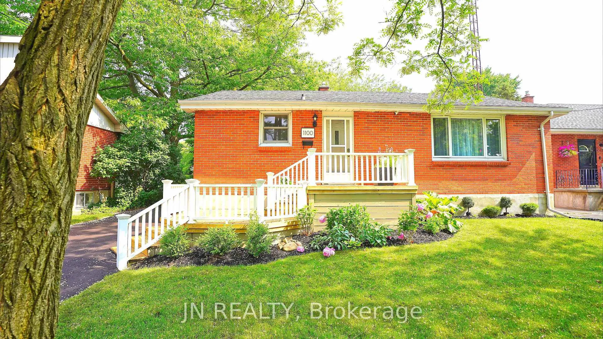 Photo 2 of 1100 Bruce Street, Sarnia — HOMEH