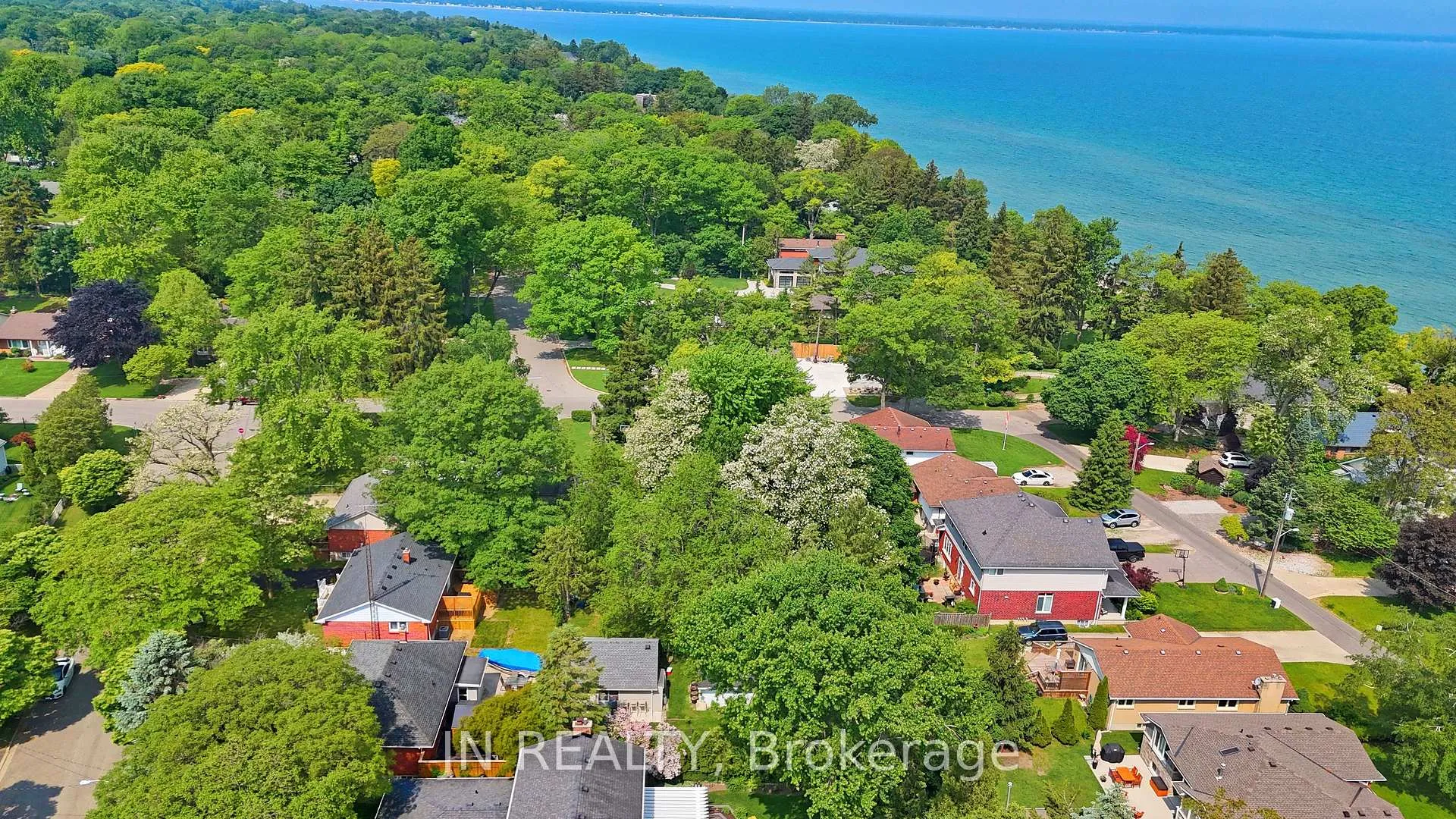 Photo 4 of 1100 Bruce Street, Sarnia — HOMEH