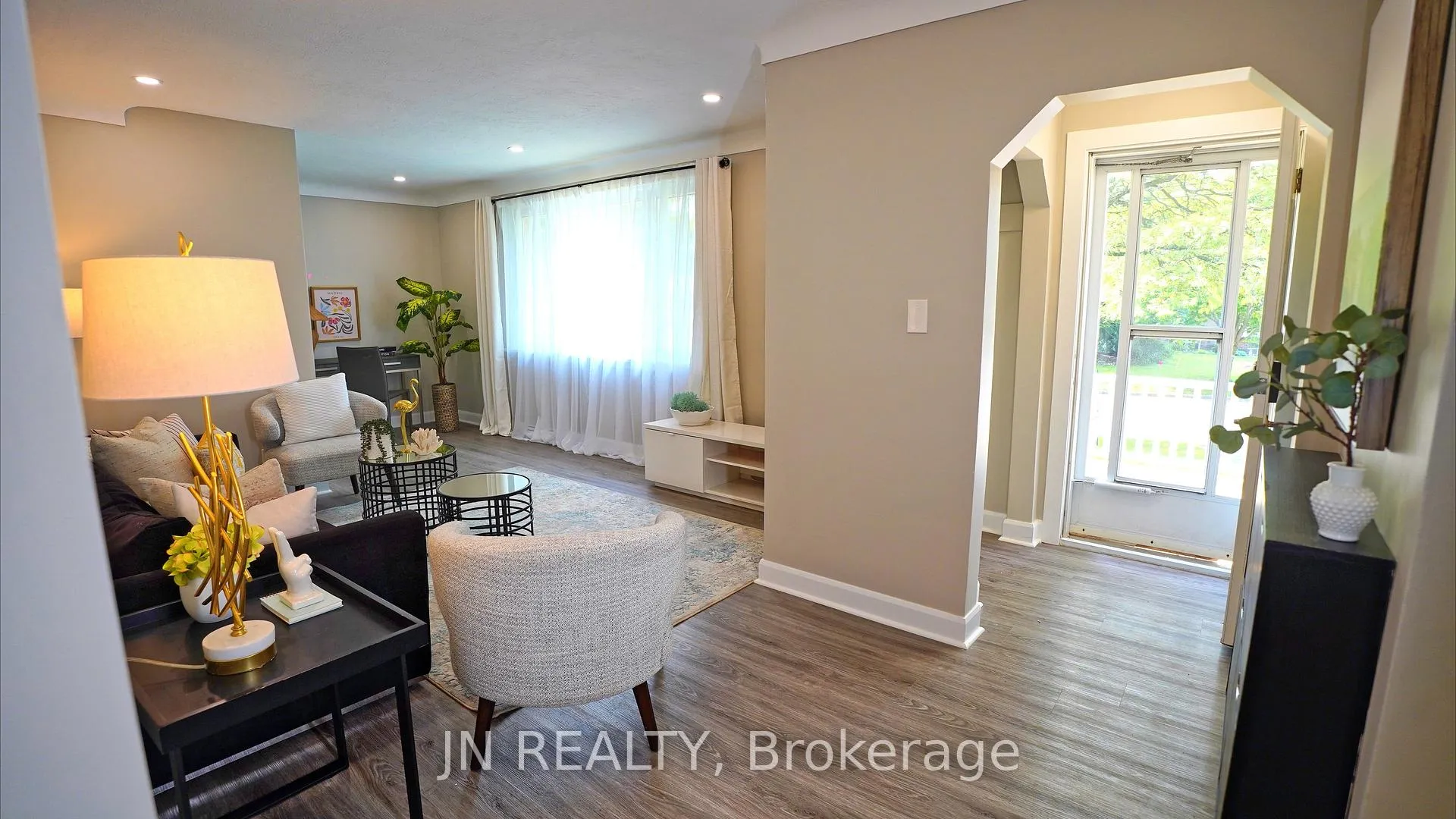 Photo 9 of 1100 Bruce Street, Sarnia — HOMEH