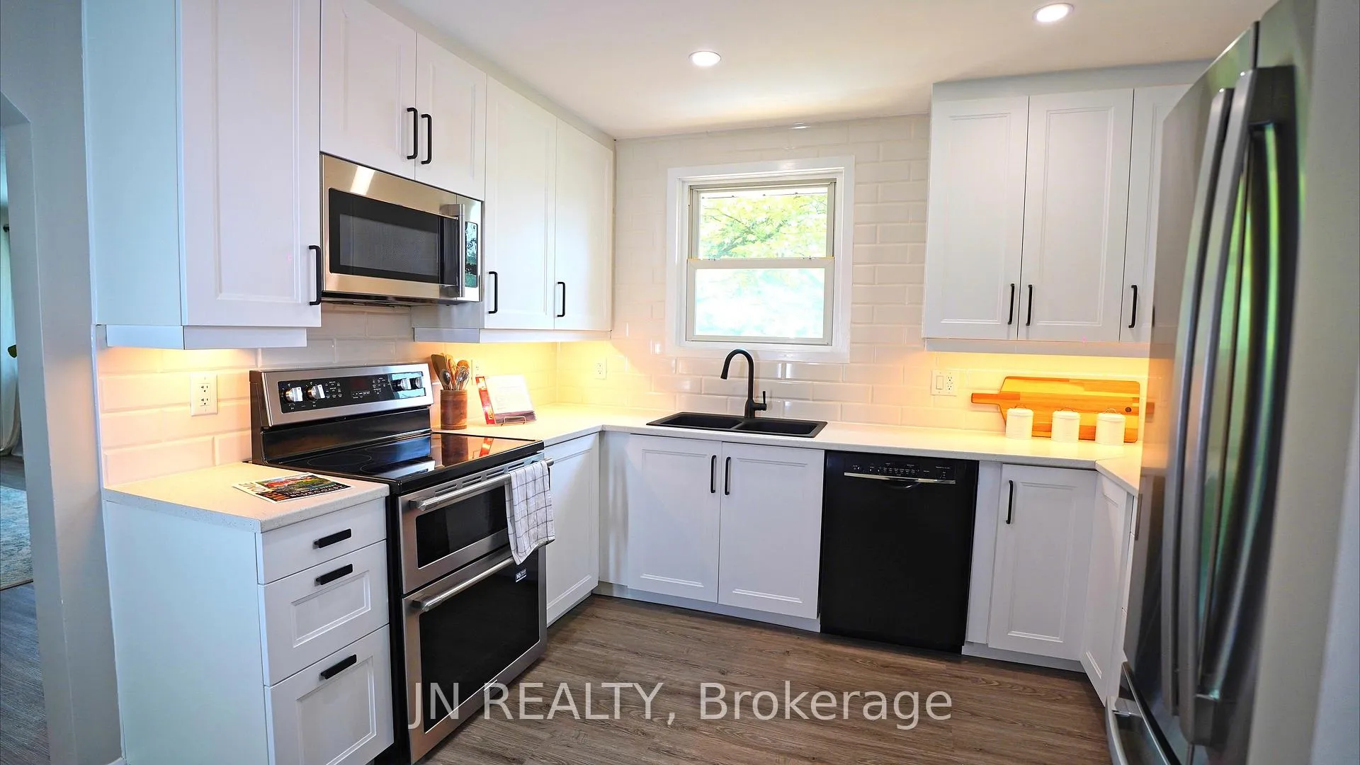Photo 13 of 1100 Bruce Street, Sarnia — HOMEH