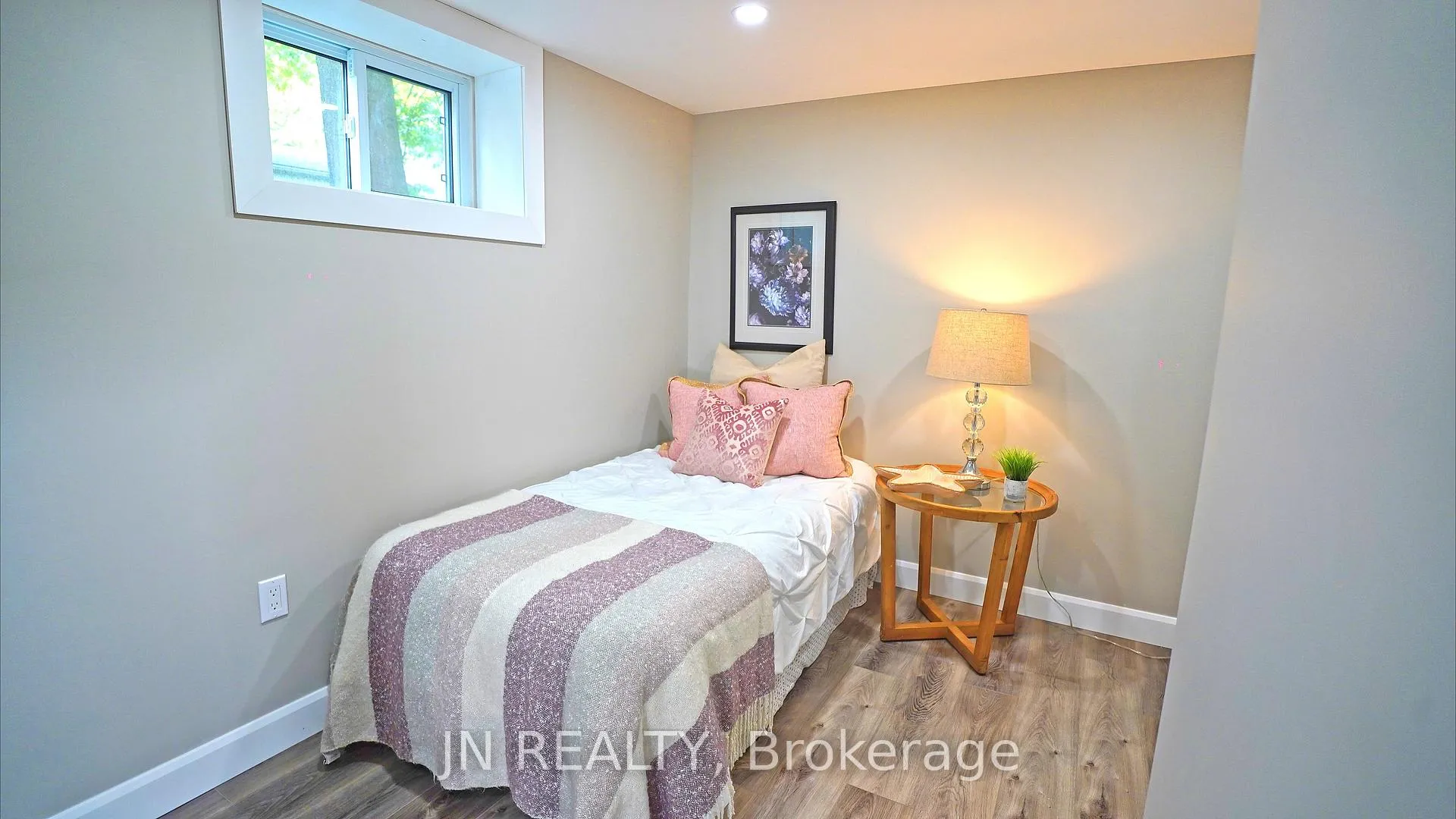 Photo 20 of 1100 Bruce Street, Sarnia — HOMEH