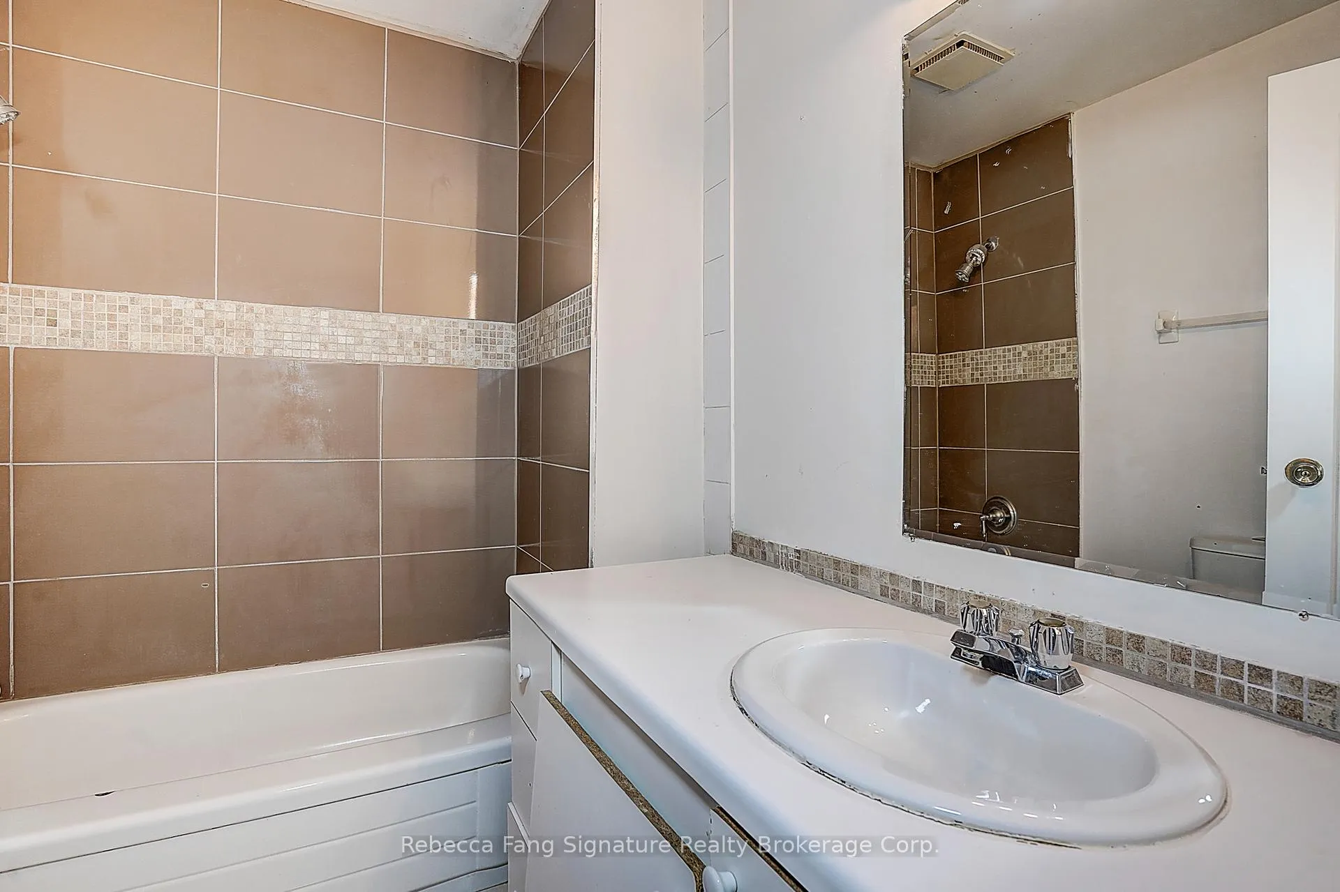 Photo 48 of 76 Oakdale Road, Vaughan, Maple — HOMEH