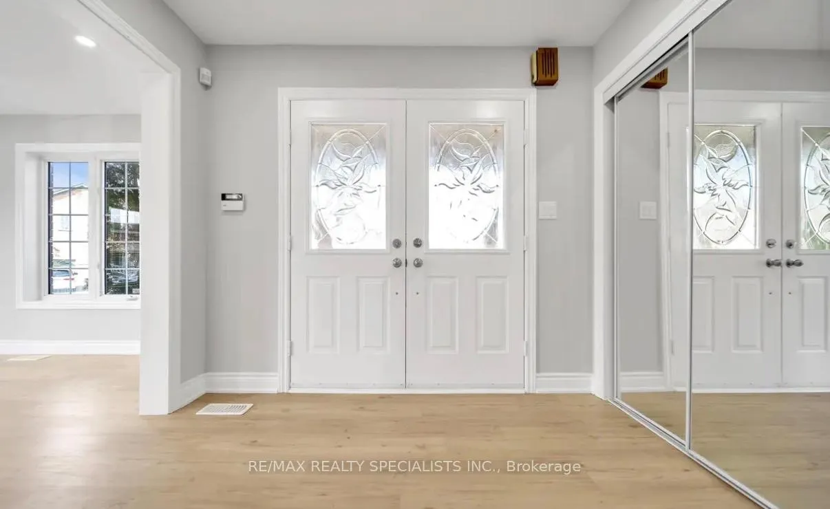 Photo 5 of 31 Bramcedar Crescent, Brampton, Northwest Sandalwood Parkway — HOMEH