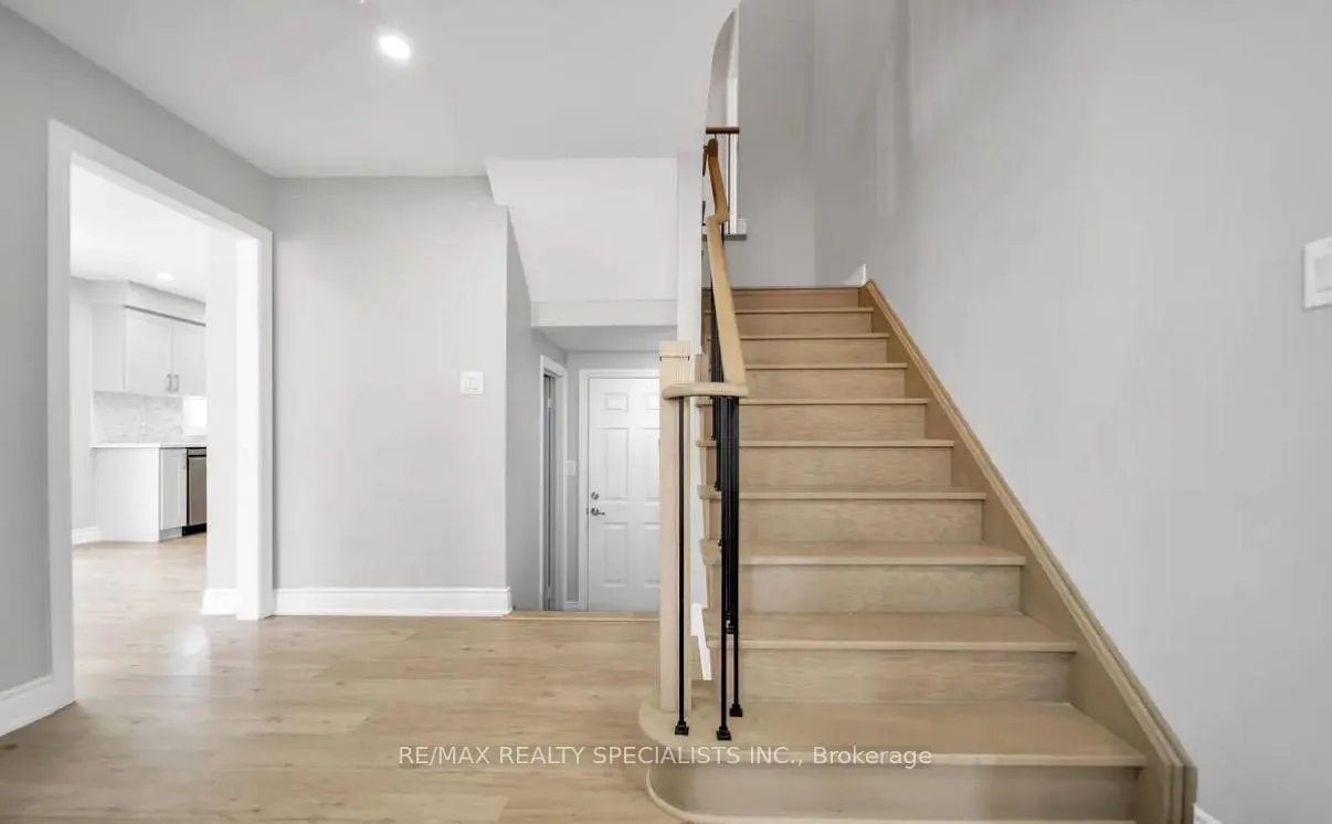Photo 7 of 31 Bramcedar Crescent, Brampton, Northwest Sandalwood Parkway — HOMEH