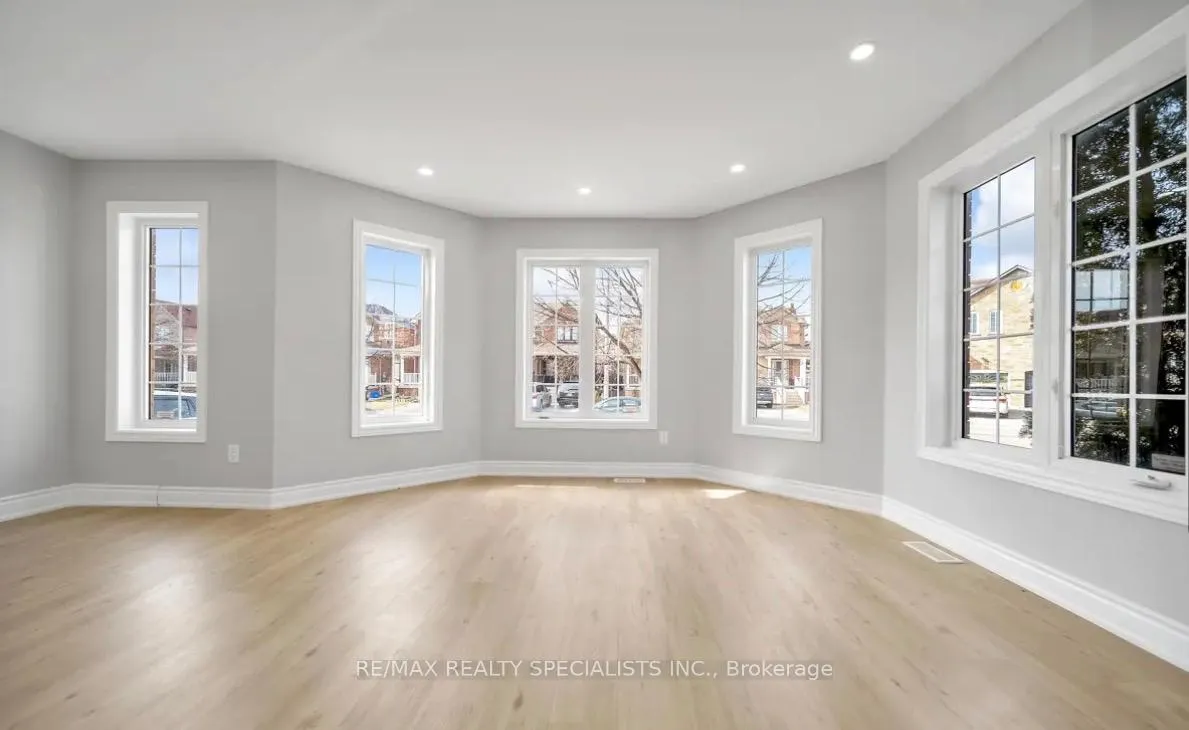 Photo 8 of 31 Bramcedar Crescent, Brampton, Northwest Sandalwood Parkway — HOMEH