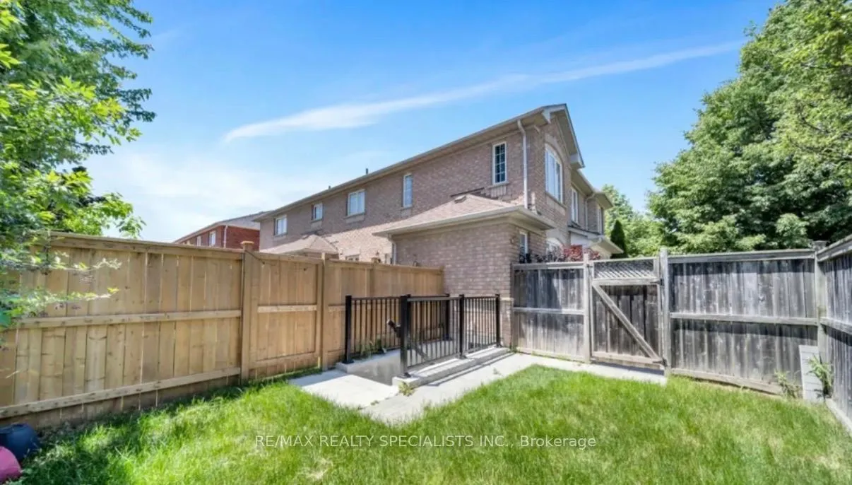 Photo 27 of 31 Bramcedar Crescent, Brampton, Northwest Sandalwood Parkway — HOMEH