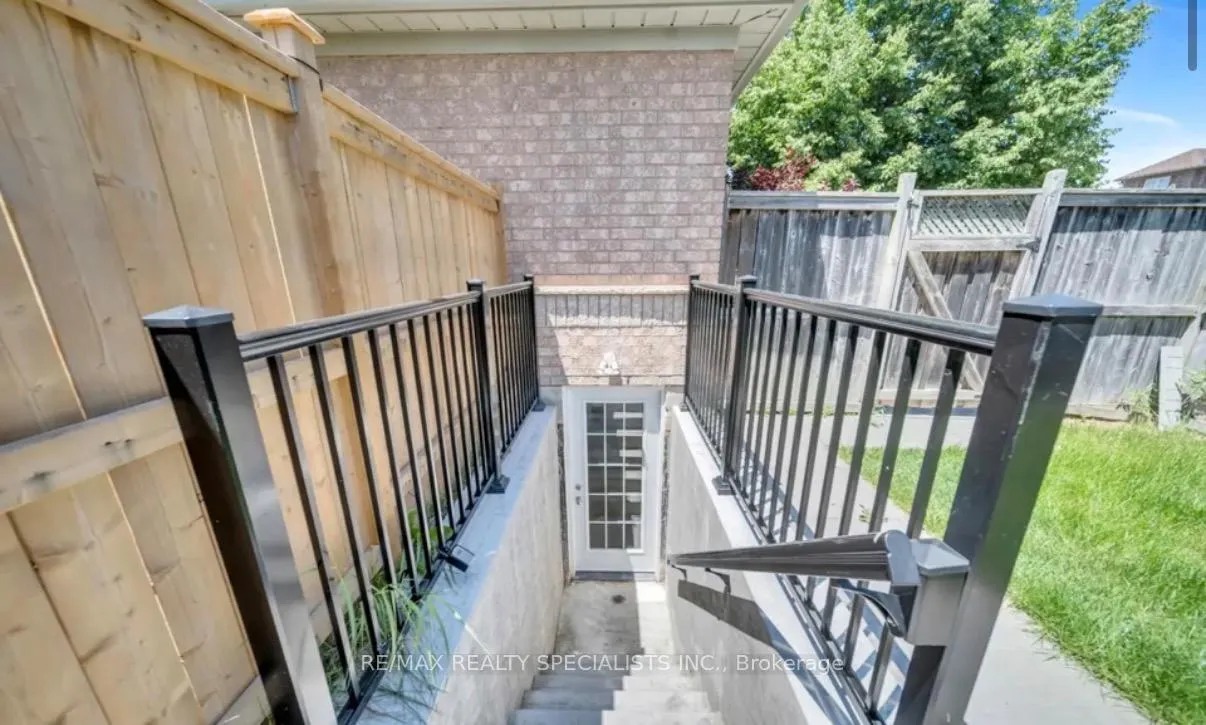 Photo 28 of 31 Bramcedar Crescent, Brampton, Northwest Sandalwood Parkway — HOMEH