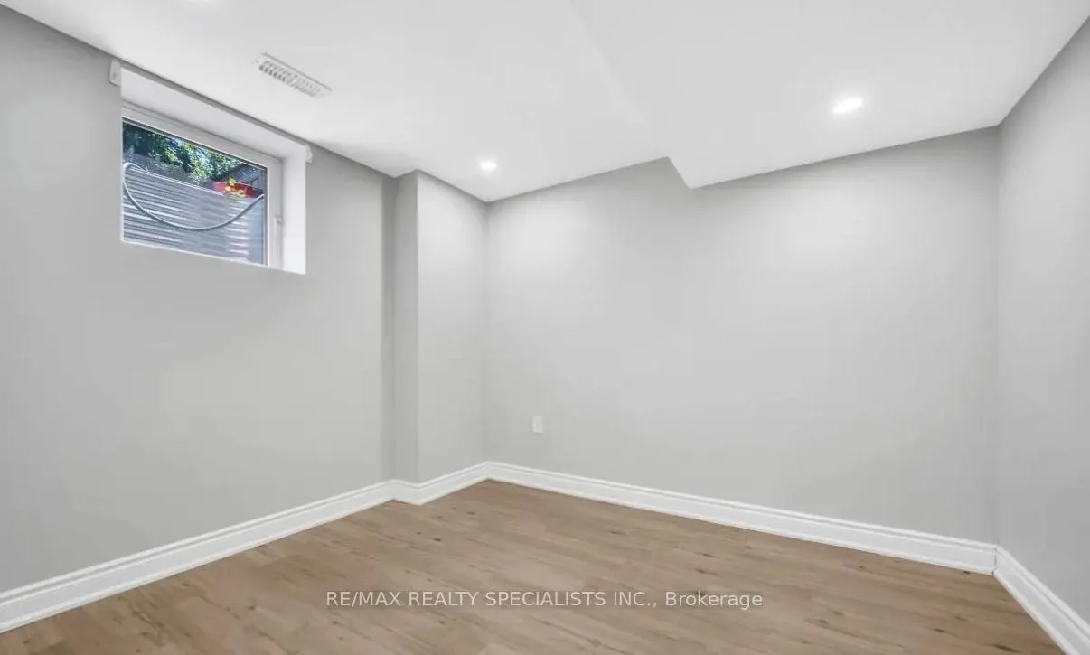 Photo 35 of 31 Bramcedar Crescent, Brampton, Northwest Sandalwood Parkway — HOMEH