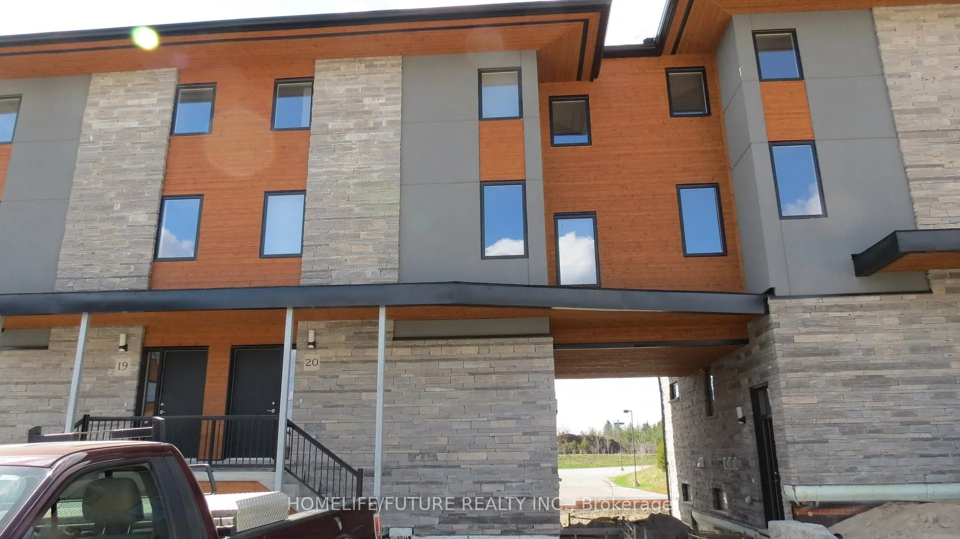 Front of Unit 18, 32 Arkell Road
