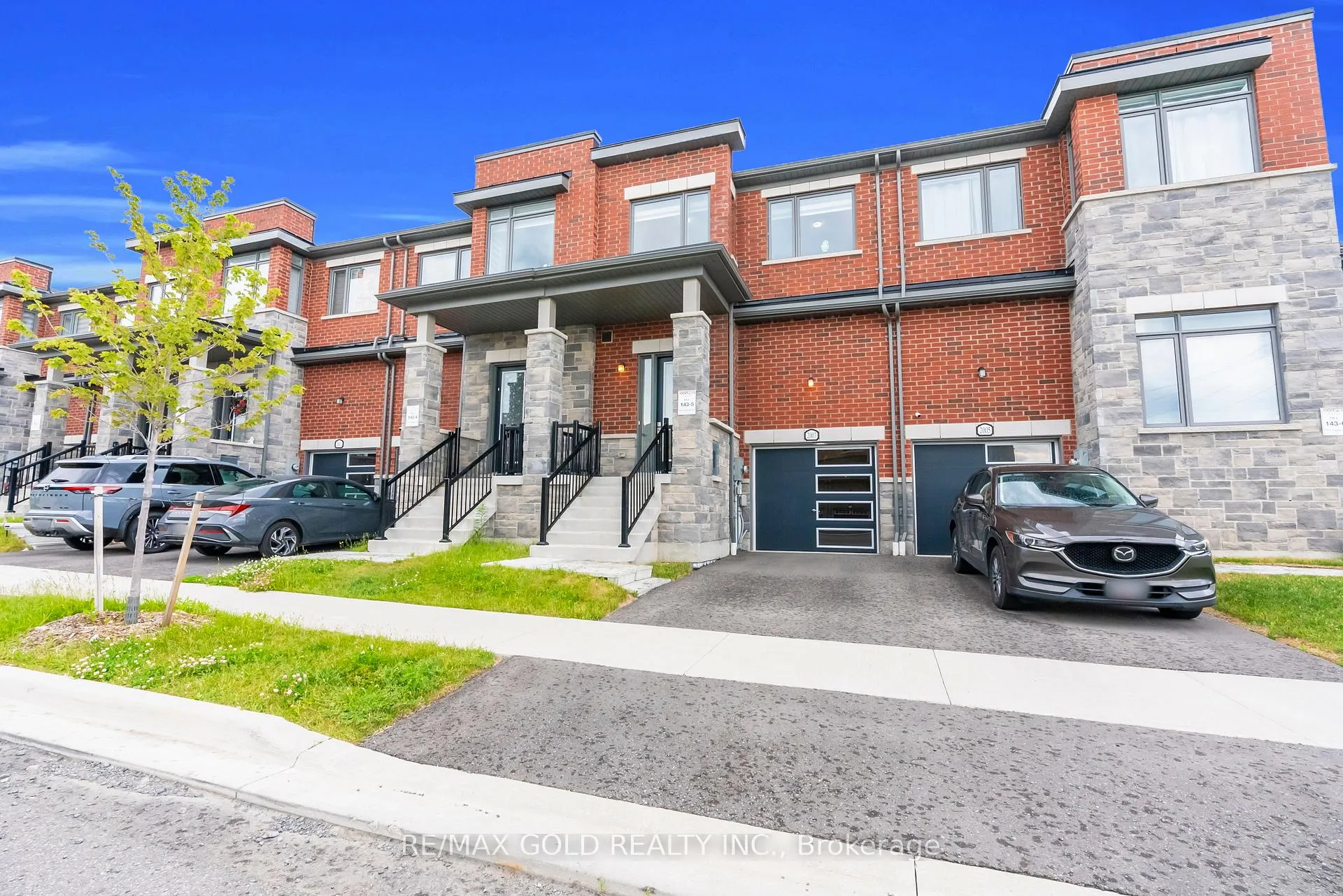 Photo 2 of 2007 Verne Bowen Street, Oshawa, Kedron — HOMEH