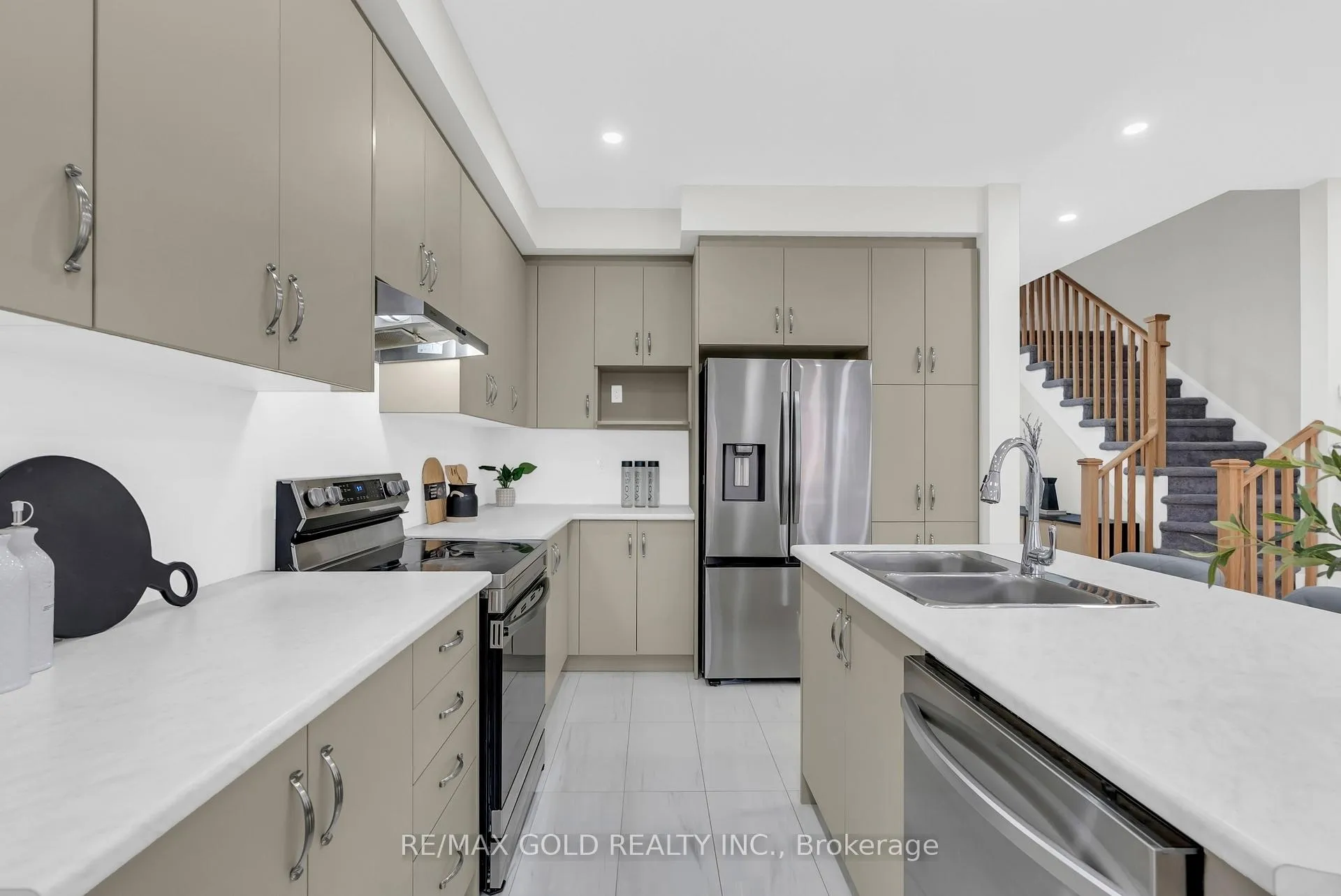 Photo 12 of 2007 Verne Bowen Street, Oshawa, Kedron — HOMEH