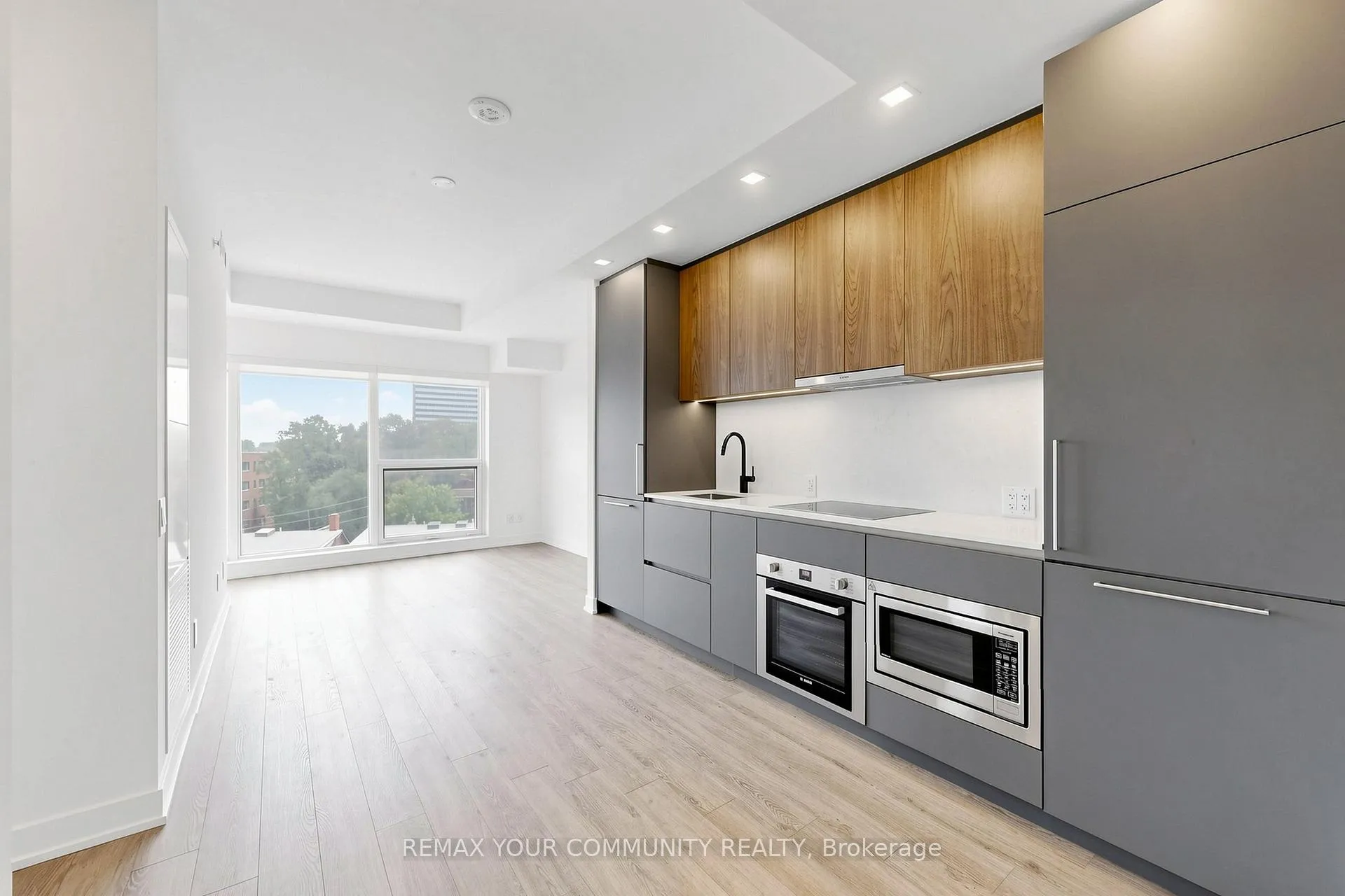 Photo 4 of Unit 507, 609 Sherbourne Street E, Toronto, North St. James Town — HOMEH