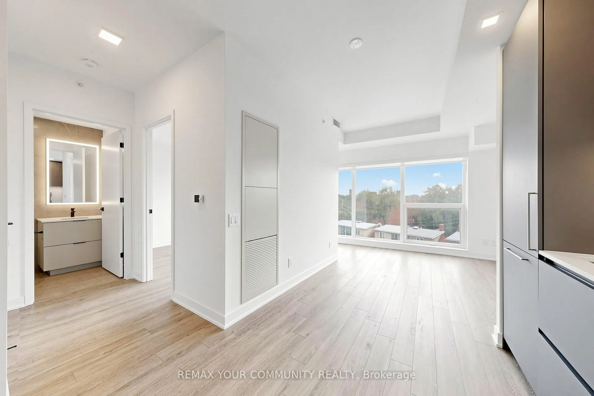 Photo 5 of Unit 507, 609 Sherbourne Street E, Toronto, North St. James Town — HOMEH