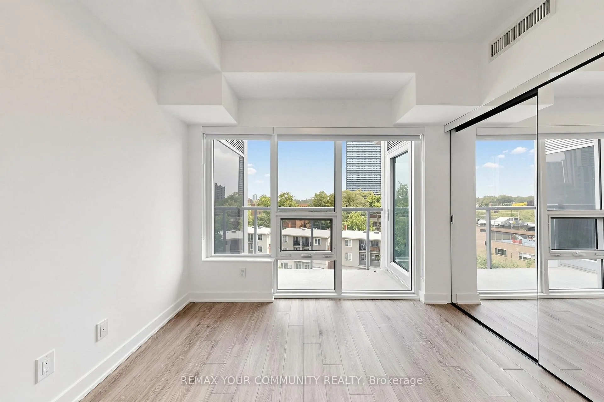 Photo 20 of Unit 507, 609 Sherbourne Street E, Toronto, North St. James Town — HOMEH