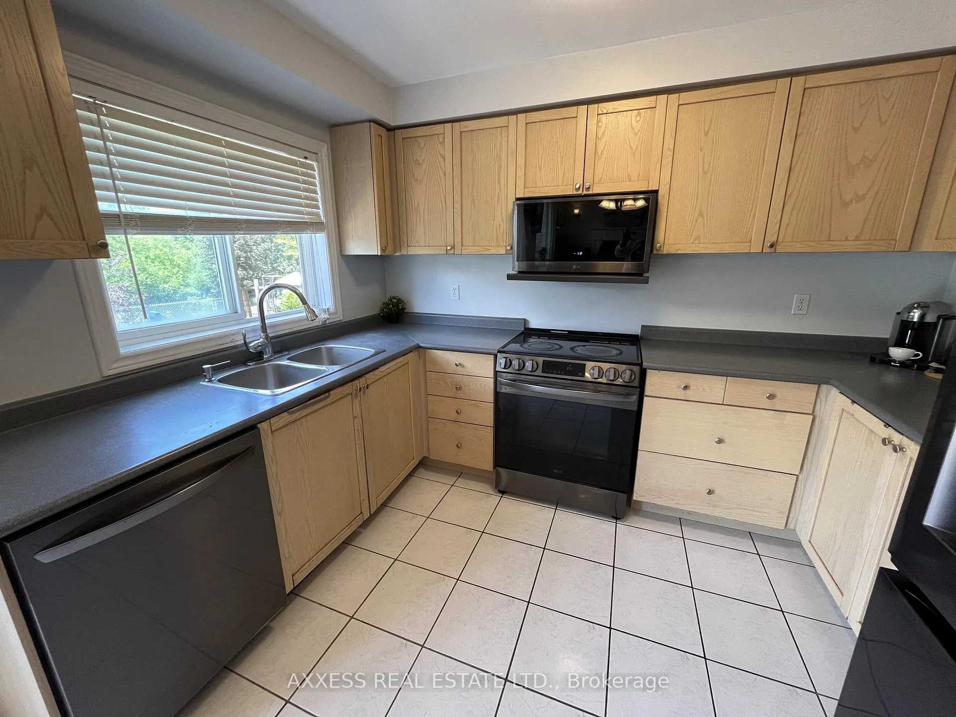 Photo 8 of 234 Esther Drive, Barrie, Painswick South — HOMEH