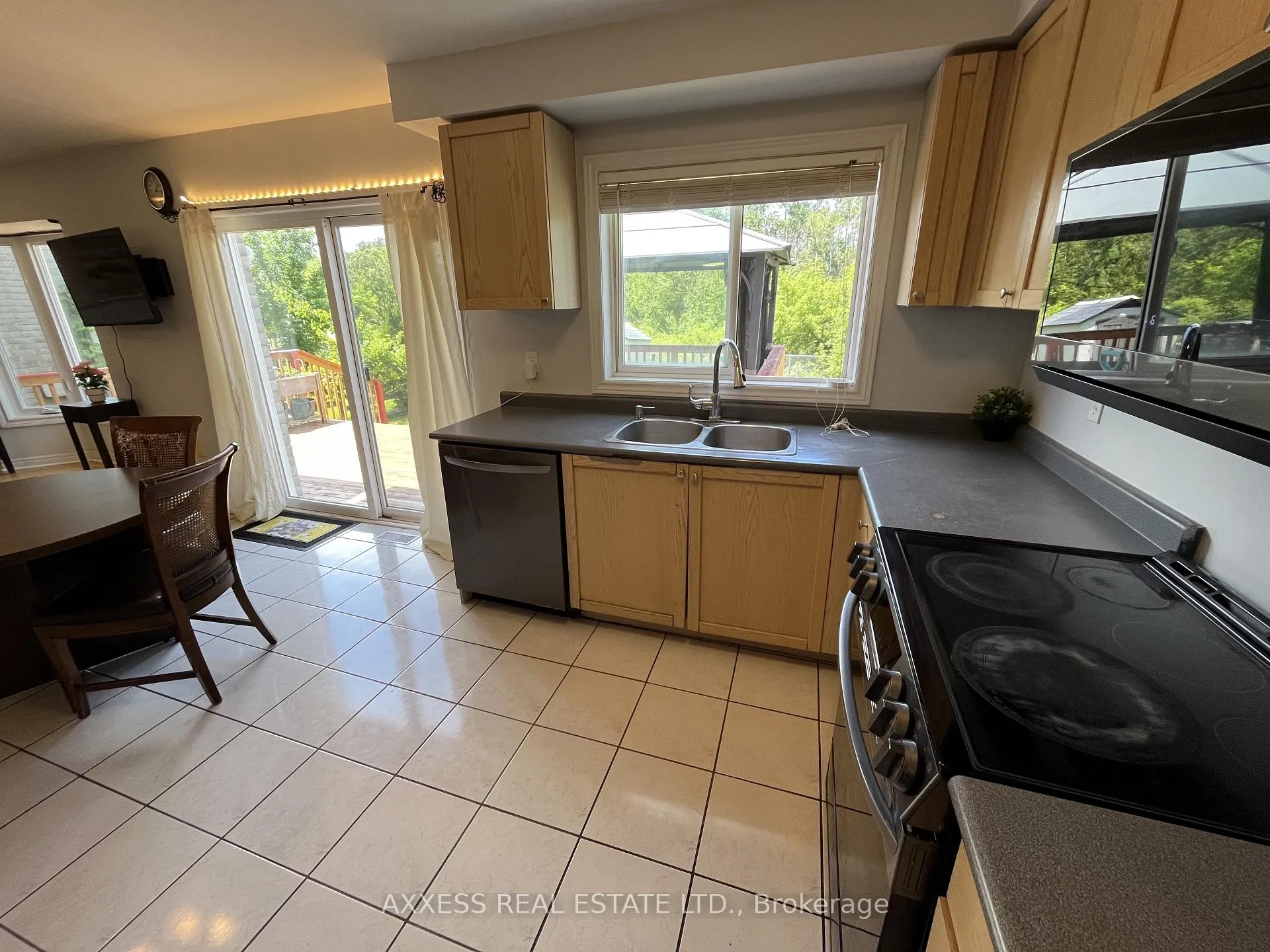 Photo 9 of 234 Esther Drive, Barrie, Painswick South — HOMEH