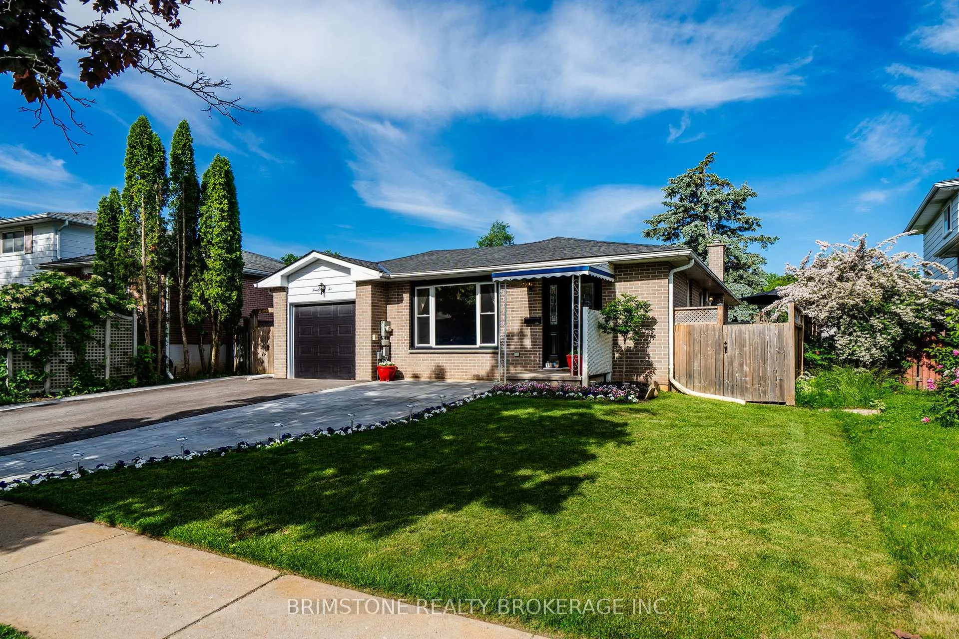 Photo 2 of 22 Lonsdale Place, Barrie, Grove East — HOMEH