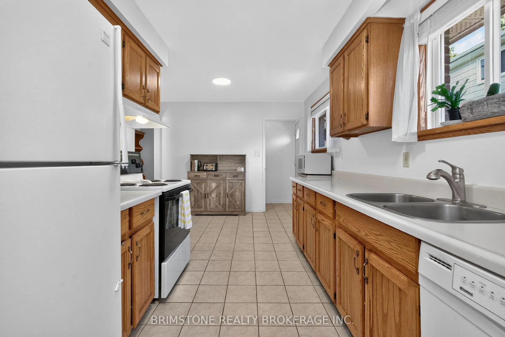 Photo 4 of 22 Lonsdale Place, Barrie, Grove East — HOMEH