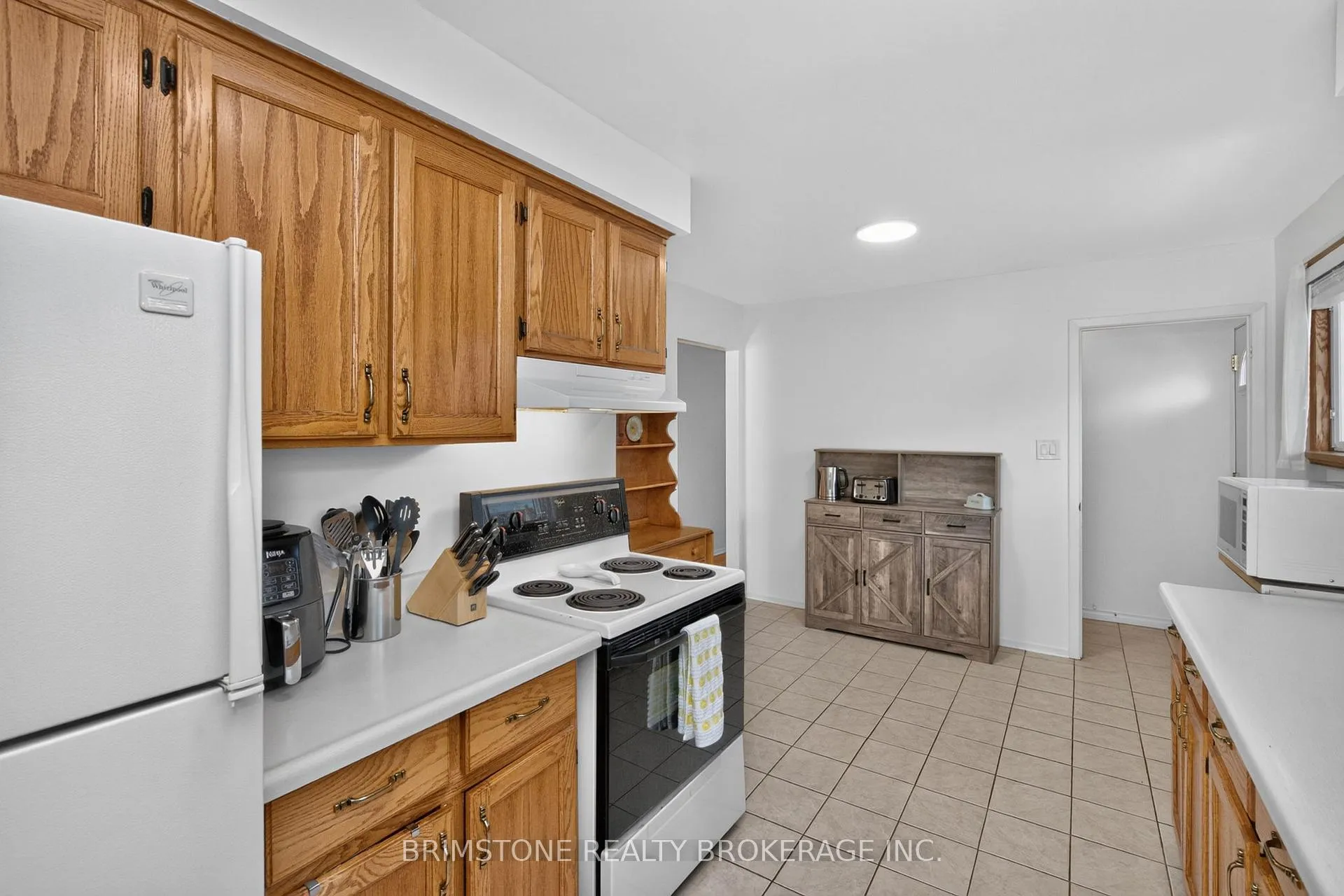 Photo 6 of 22 Lonsdale Place, Barrie, Grove East — HOMEH