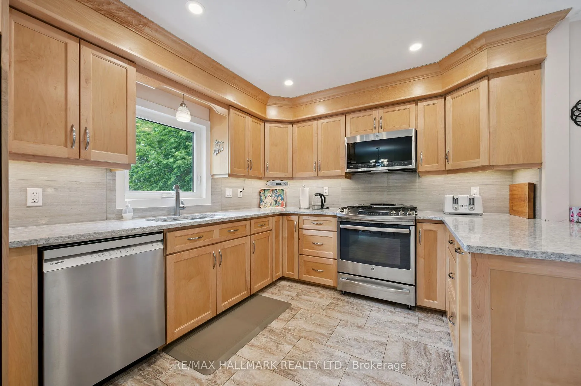 Photo 10 of 47 Dundee Avenue, Wilmot, New Dundee — HOMEH