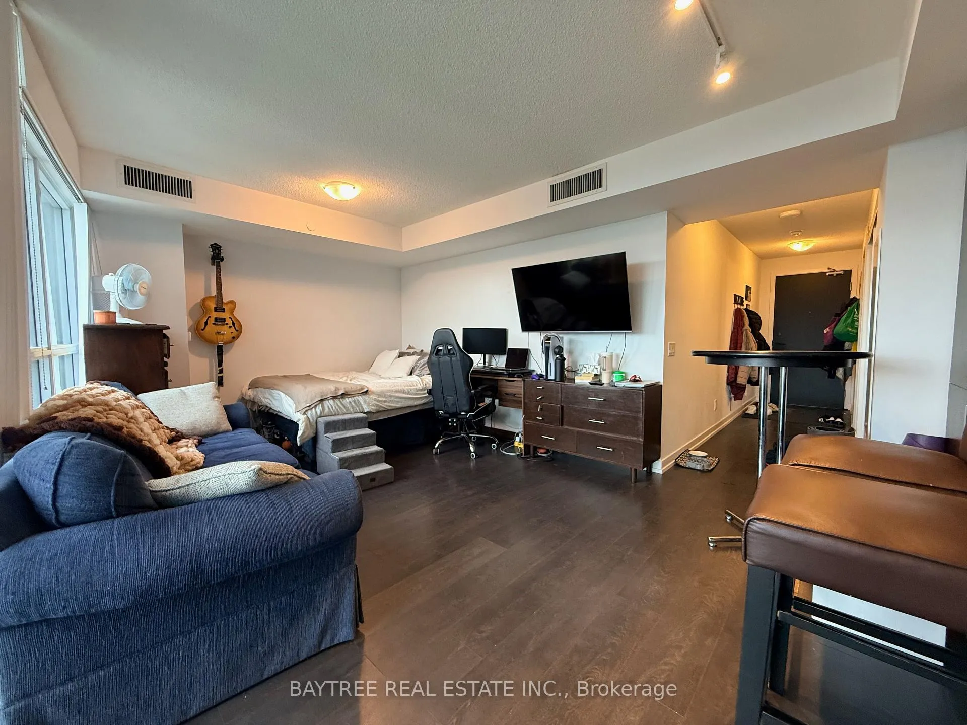 Photo 3 of Unit 416, 125 Redpath Avenue, Toronto, Mount Pleasant West — HOMEH