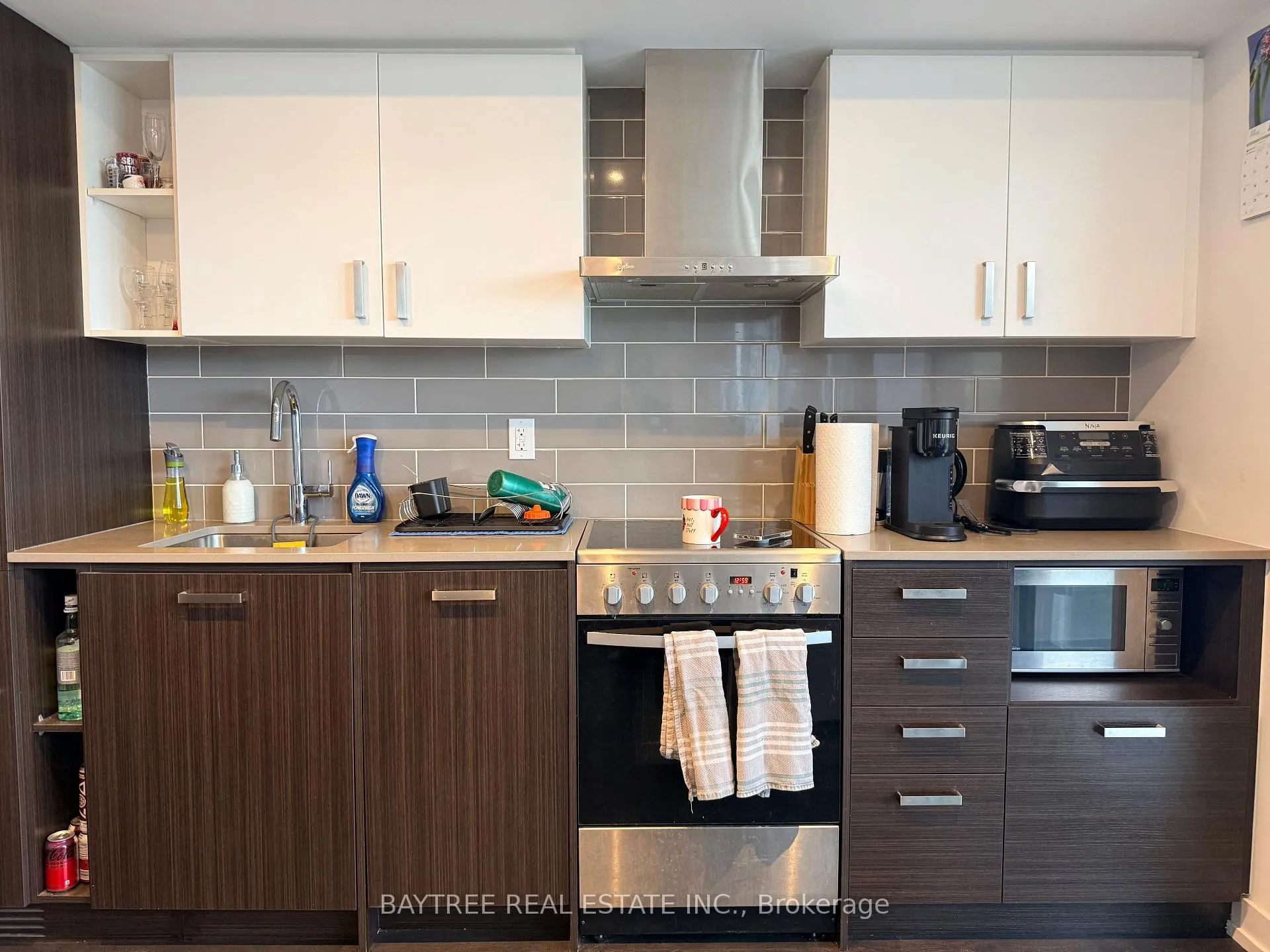 Photo 4 of Unit 416, 125 Redpath Avenue, Toronto, Mount Pleasant West — HOMEH