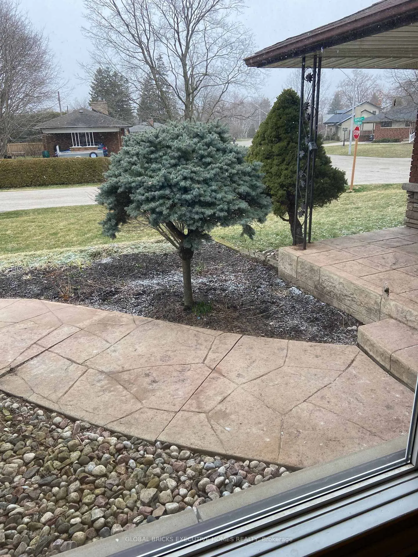 Photo 4 of 123 Seneca Drive, Hamilton, Ancaster — HOMEH