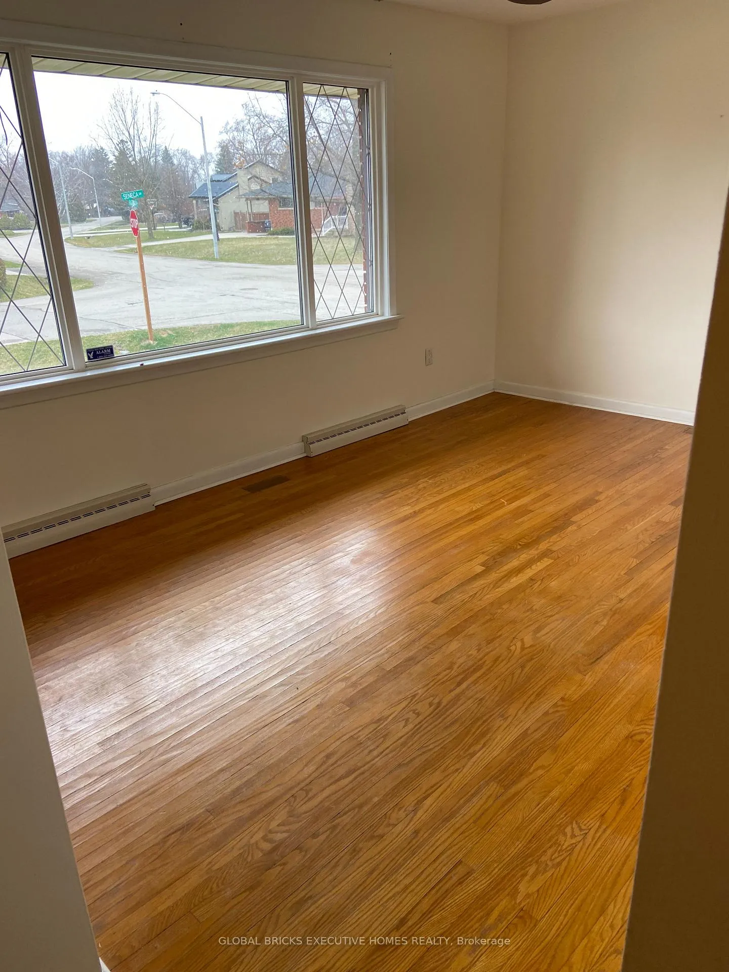 Photo 6 of 123 Seneca Drive, Hamilton, Ancaster — HOMEH