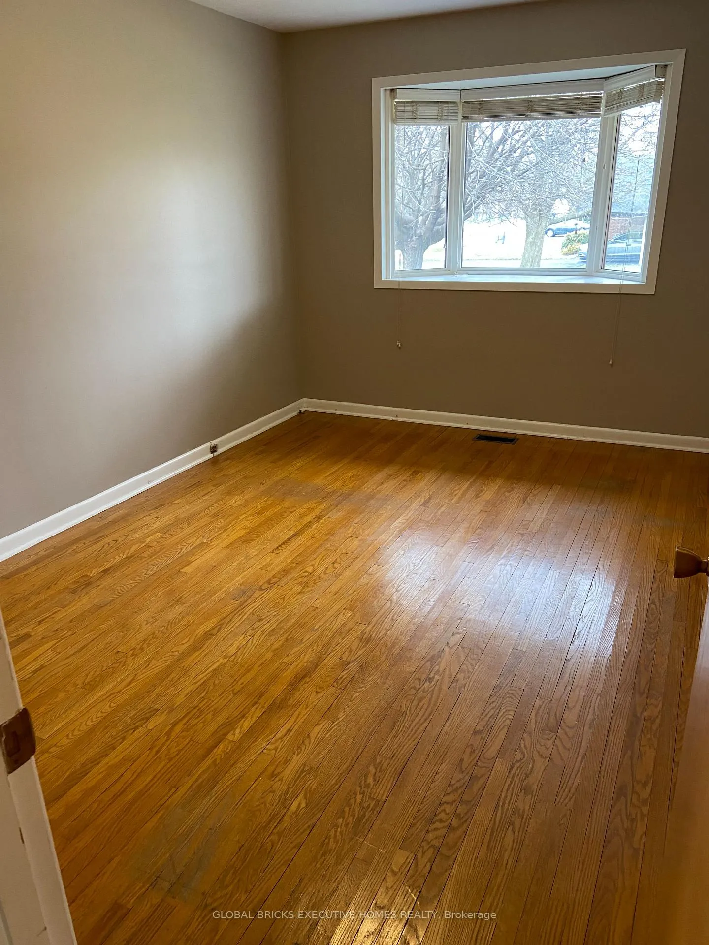 Photo 9 of 123 Seneca Drive, Hamilton, Ancaster — HOMEH