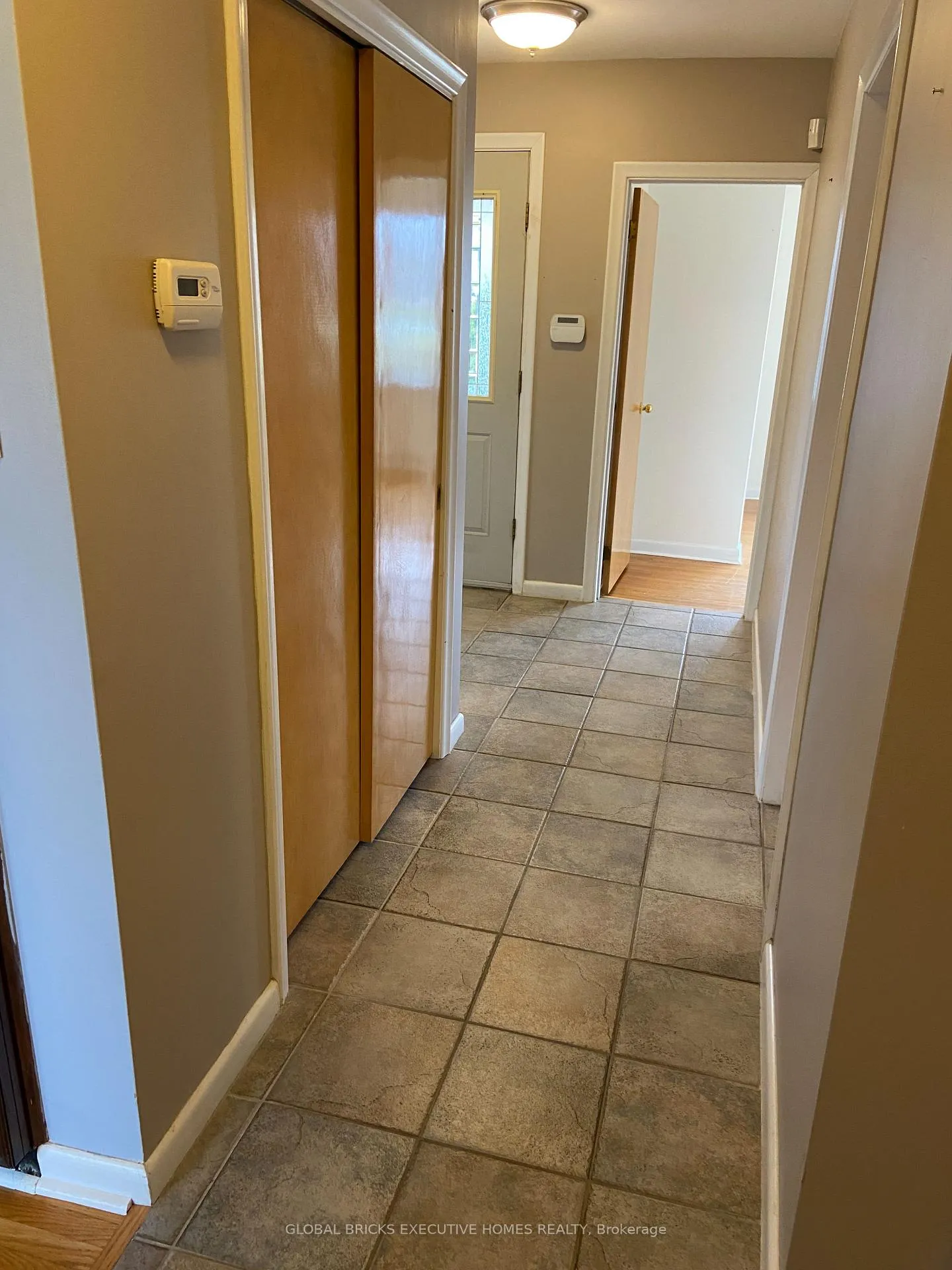 Photo 11 of 123 Seneca Drive, Hamilton, Ancaster — HOMEH